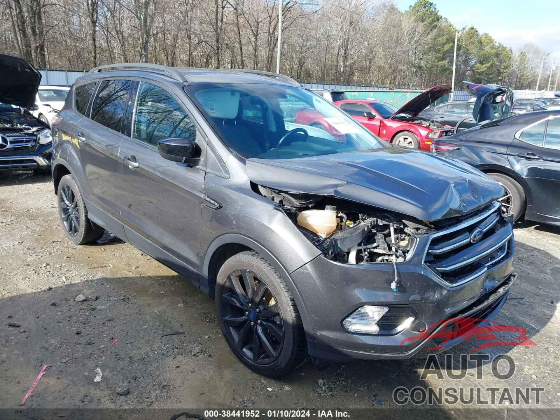FORD ESCAPE 2017 - 1FMCU0G91HUB12618