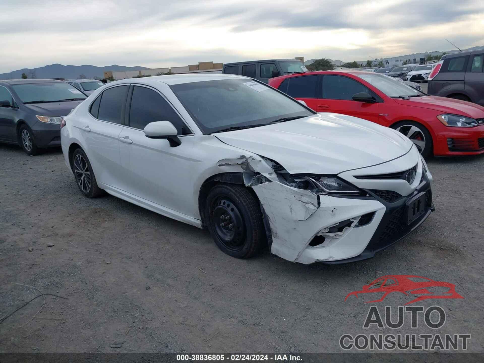 TOYOTA CAMRY 2018 - JTNB11HK1J3005639