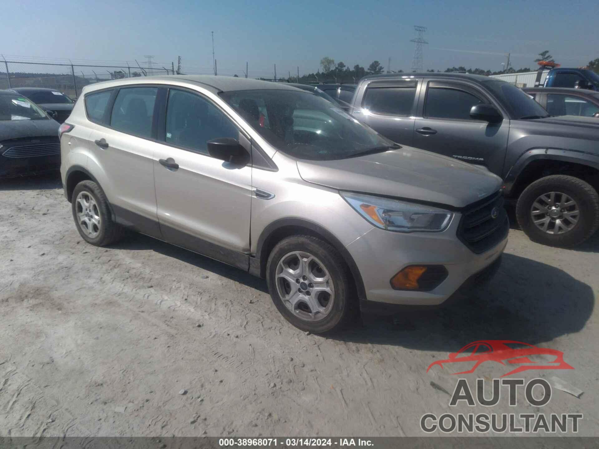 FORD ESCAPE 2017 - 1FMCU0F73HUC59183