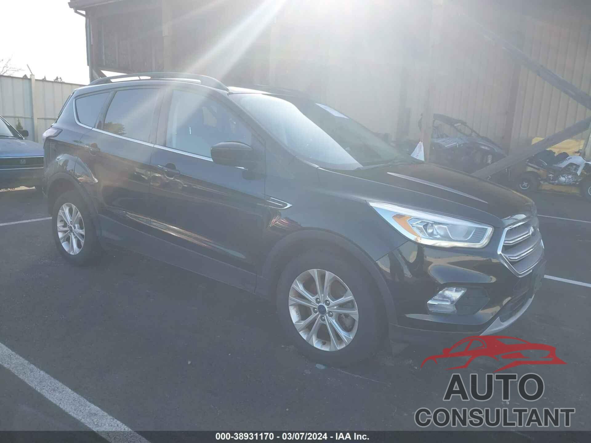 FORD ESCAPE 2017 - 1FMCU9GD1HUC88562