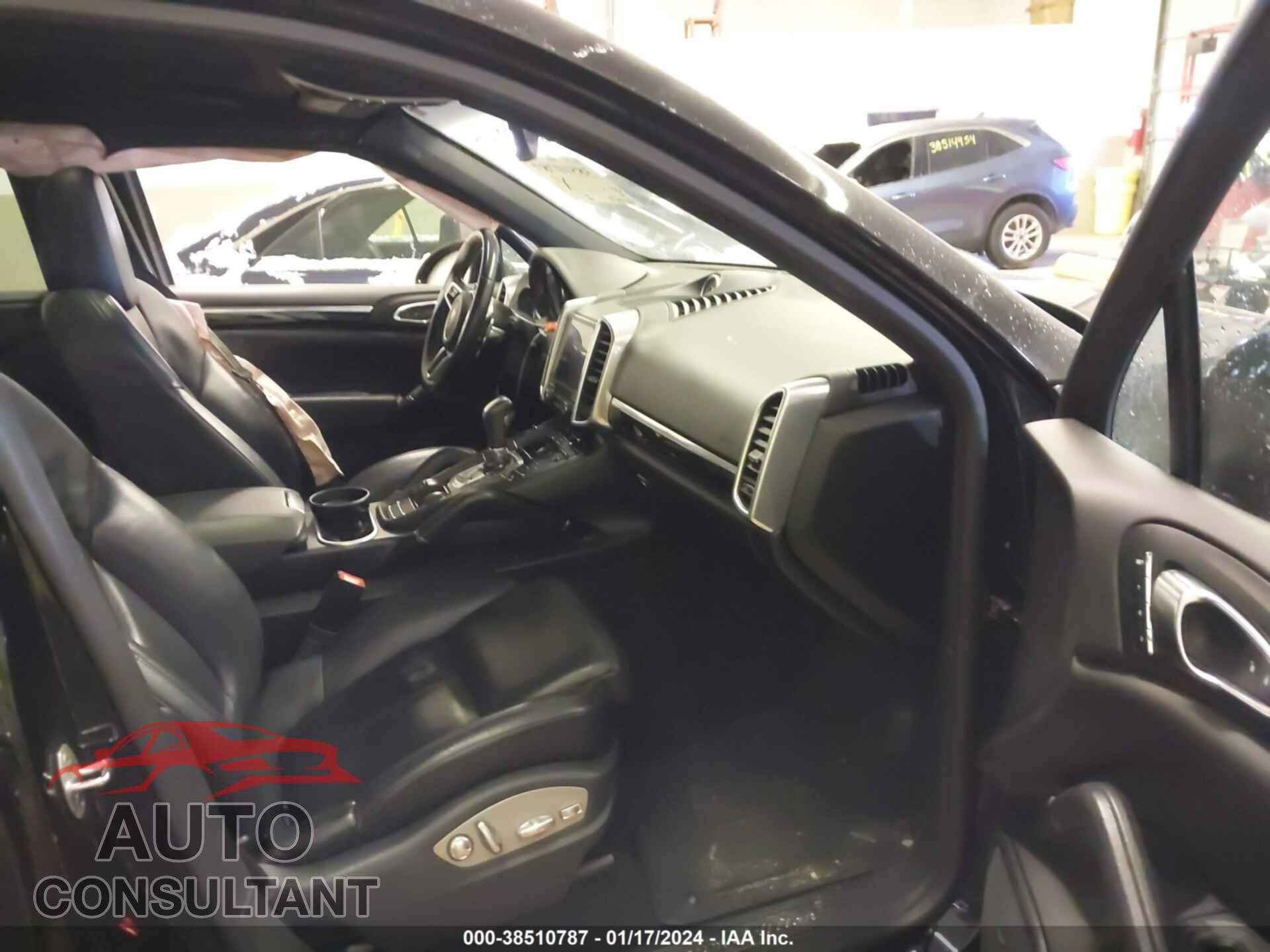 PORSCHE CAYENNE 2017 - WP1AA2A25HKA84733