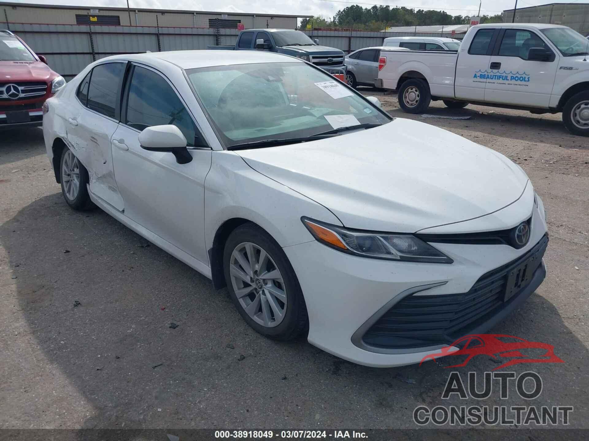 TOYOTA CAMRY 2022 - 4T1C11AK3NU638965