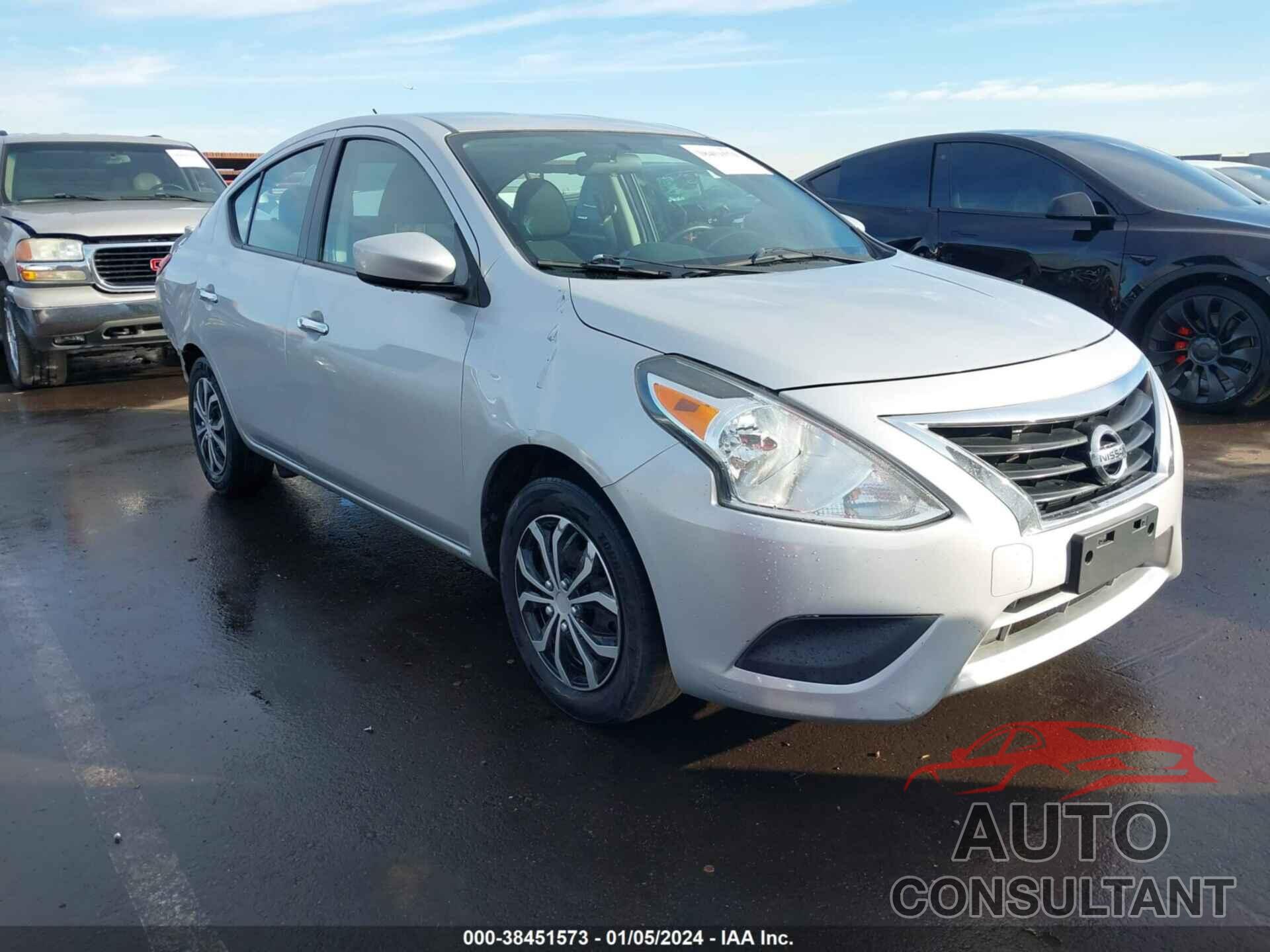 NISSAN VERSA 2018 - 3N1CN7AP7JK396010