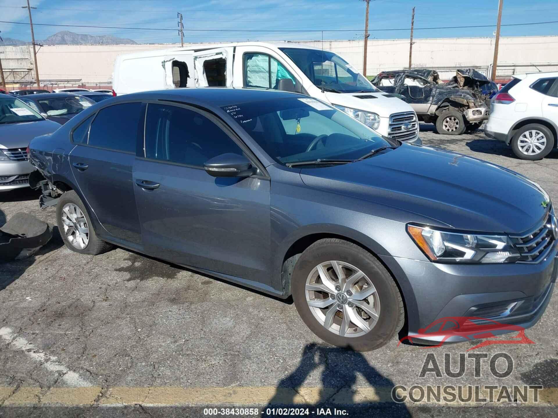 VOLKSWAGEN PASSAT 2018 - 1VWAA7A31JC043858
