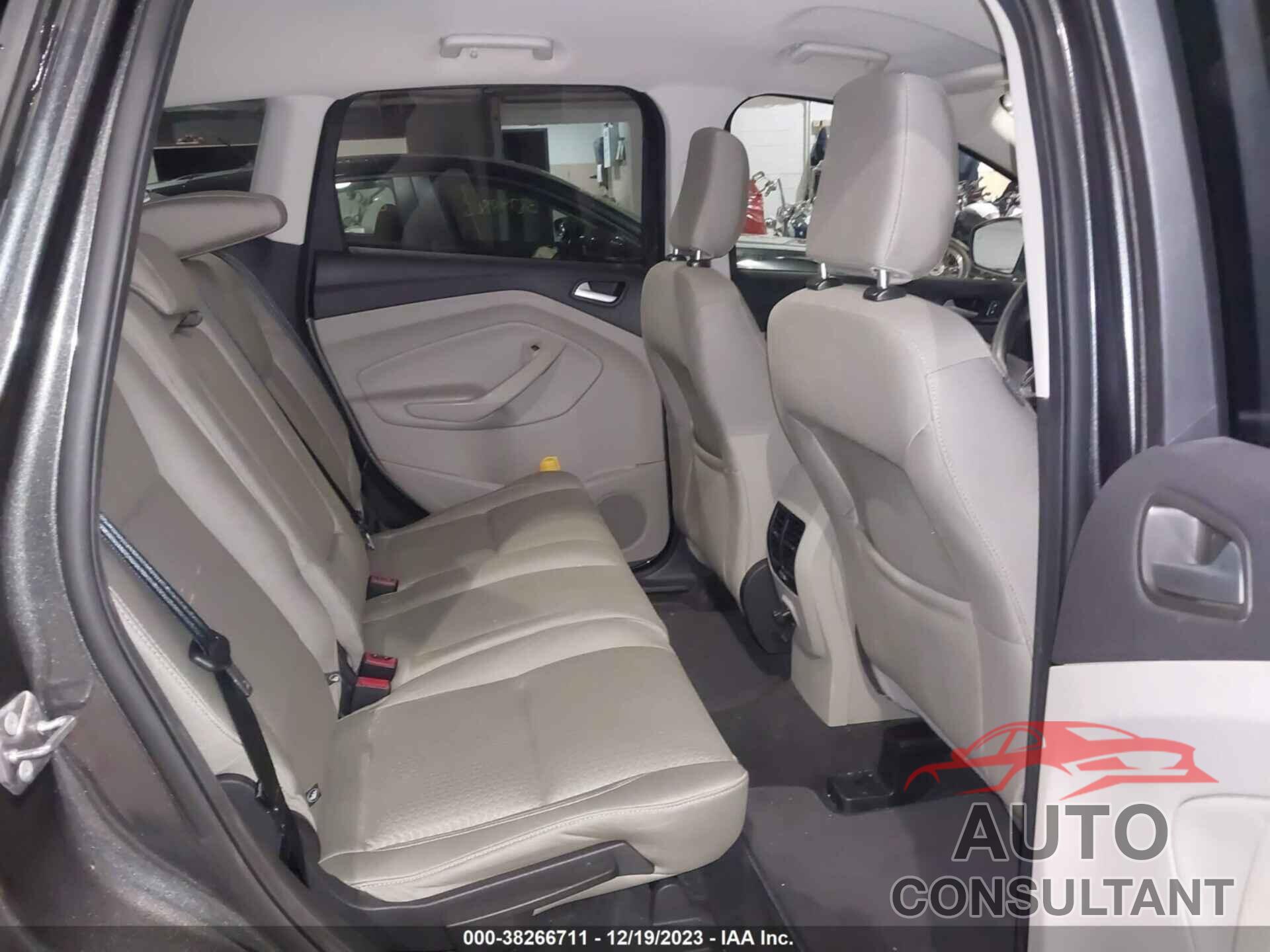 FORD ESCAPE 2019 - 1FMCU9GD1KUB33128