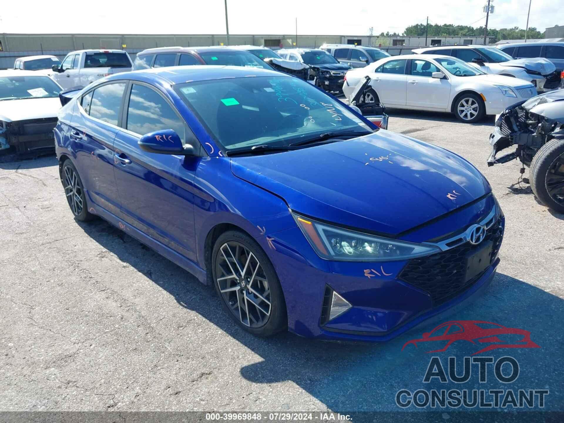 HYUNDAI ELANTRA 2019 - KMHD04LB9KU819926