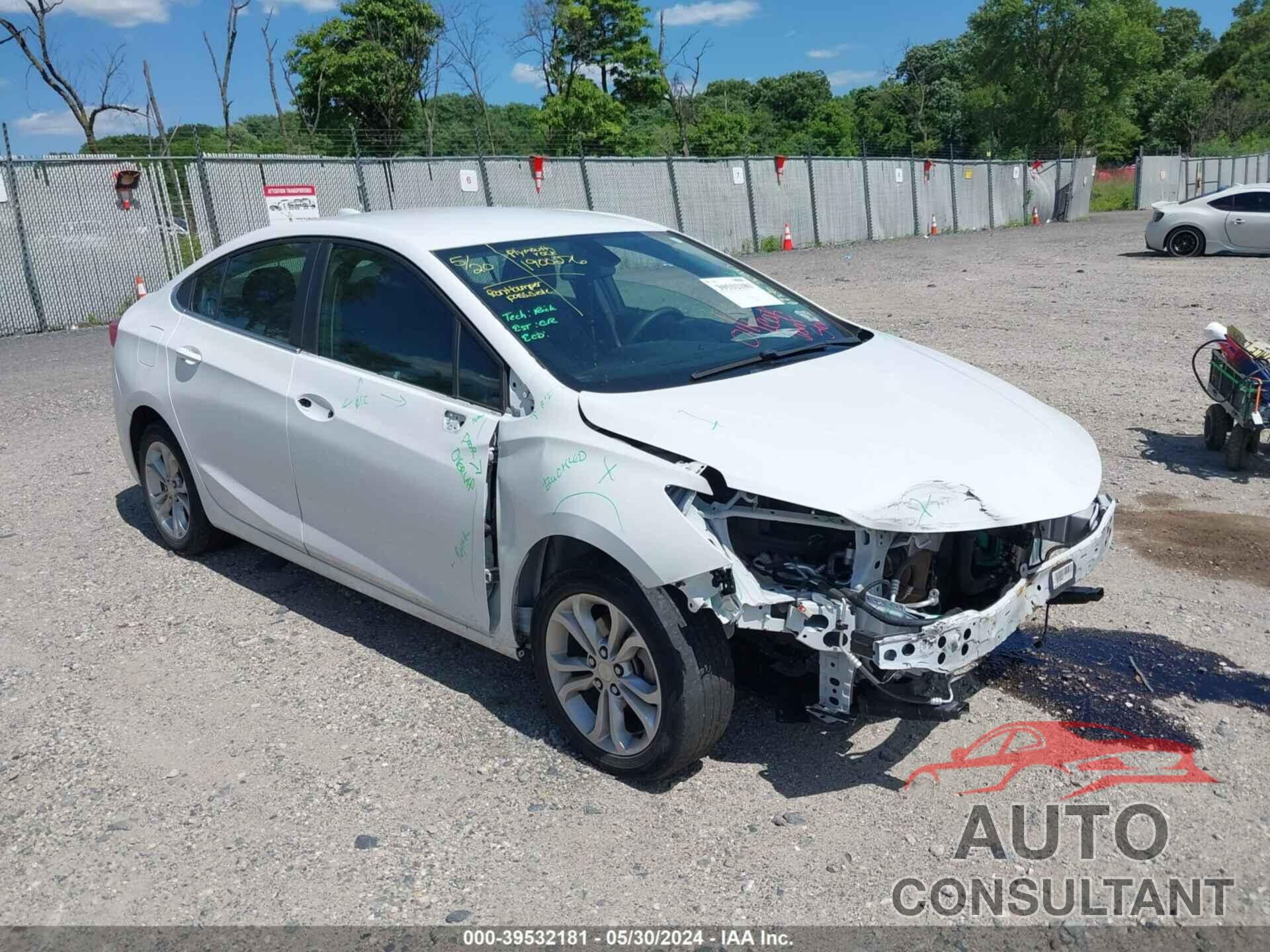 CHEVROLET CRUZE 2019 - 1G1BE5SM7K7114667