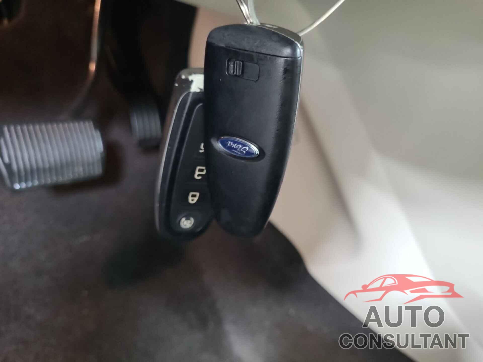 FORD ESCAPE 2019 - 1FMCU9GD2KUB33347