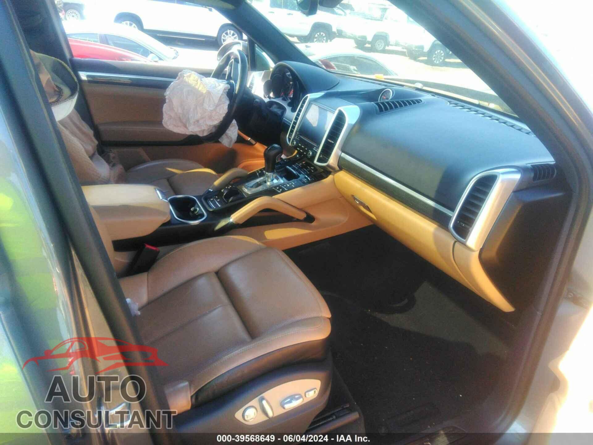 PORSCHE CAYENNE 2017 - WP1AB2A20HLA52411
