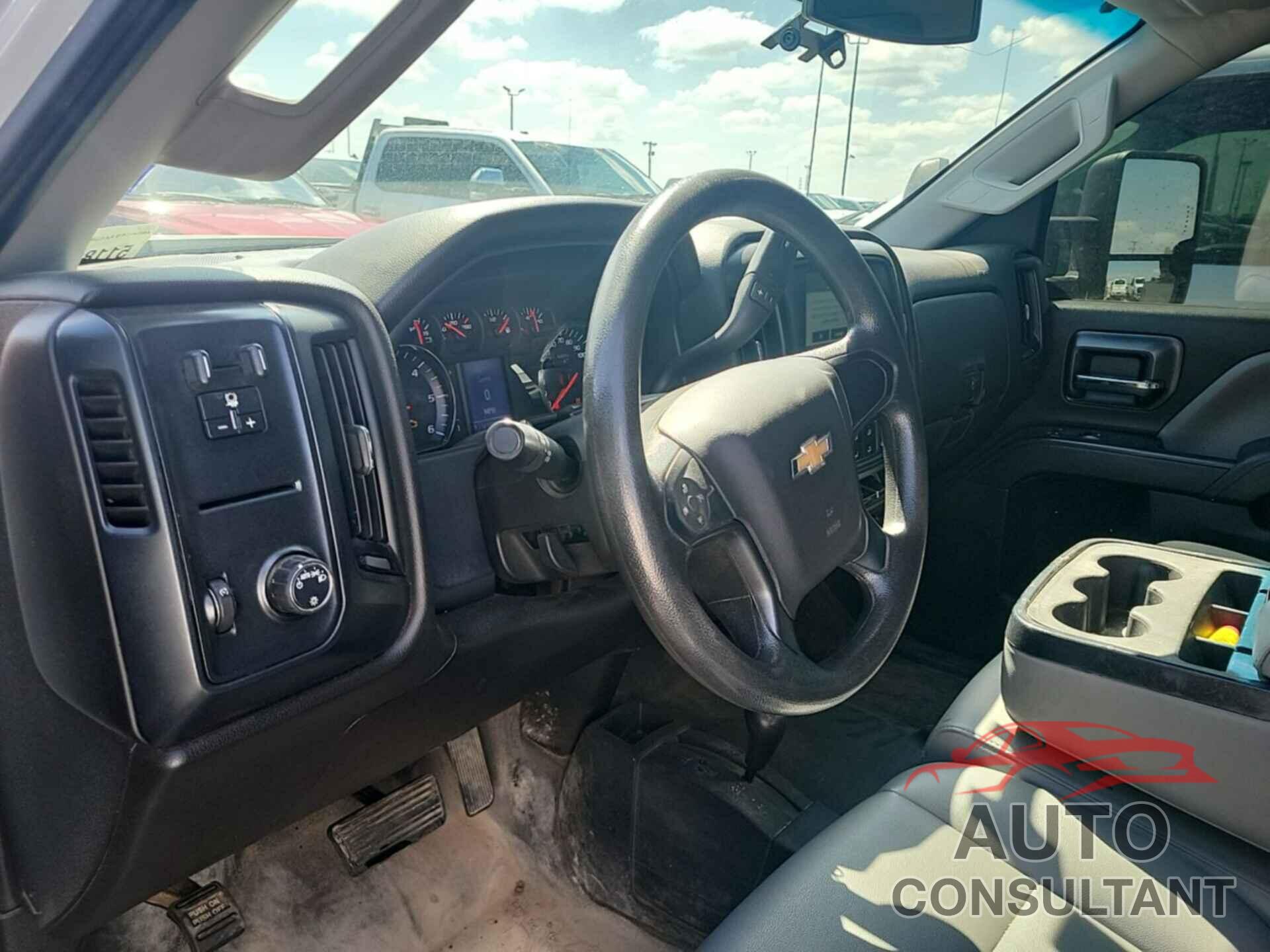 CHEVROLET SILVERADO 2019 - 1GC1KREG2KF172443