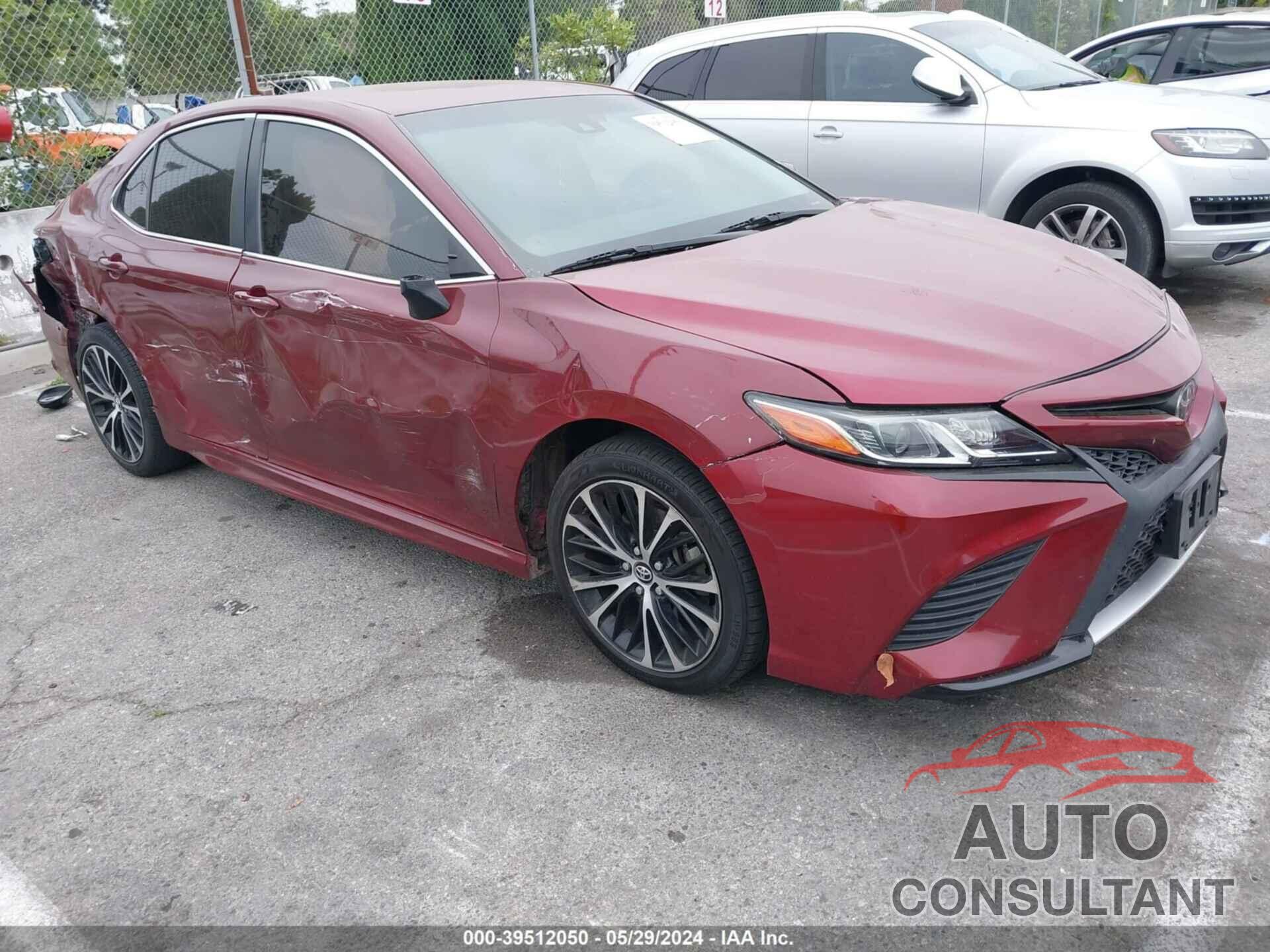 TOYOTA CAMRY 2018 - 4T1B11HK1JU620234