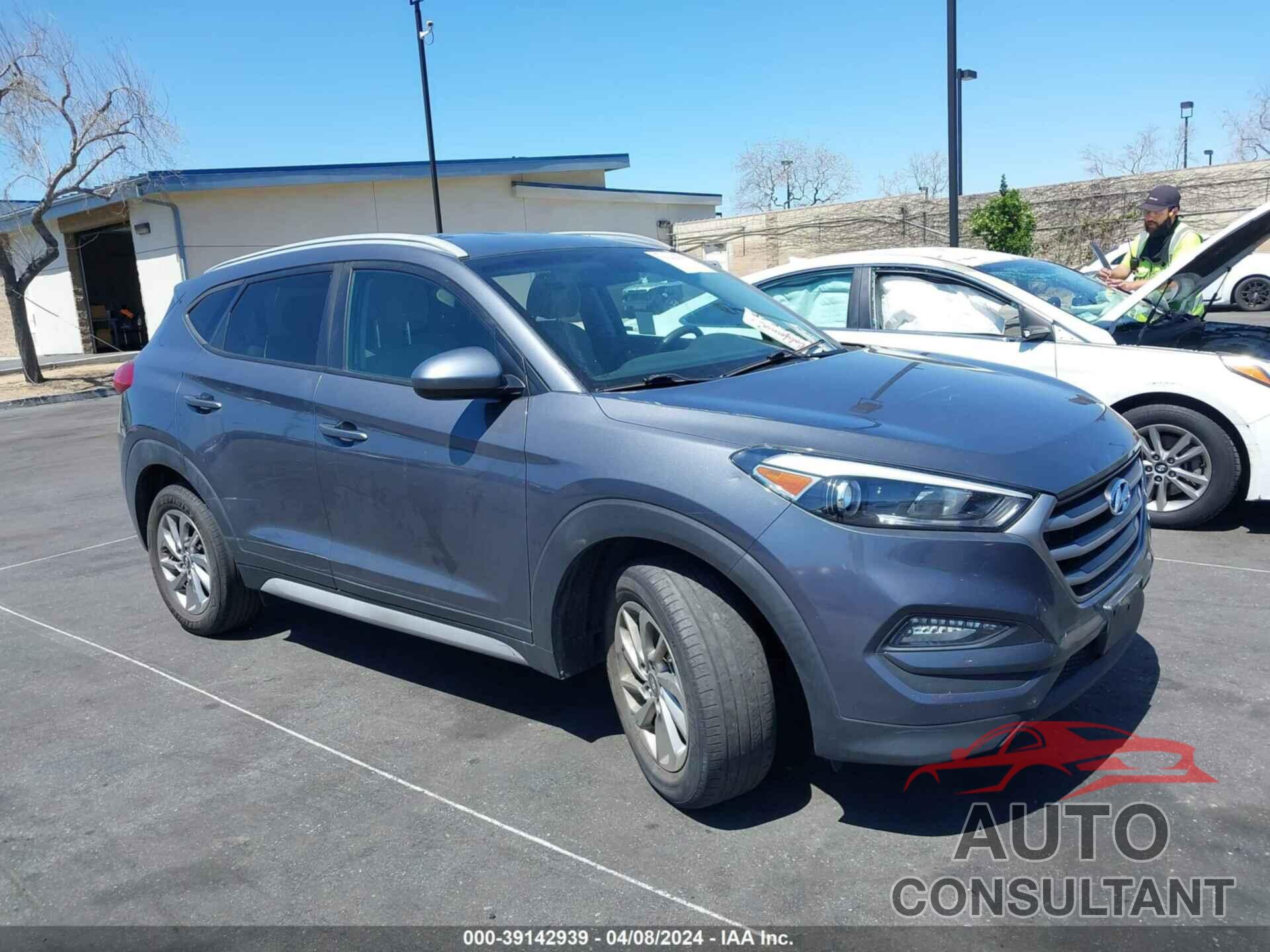 HYUNDAI TUCSON 2018 - KM8J33A42JU684134