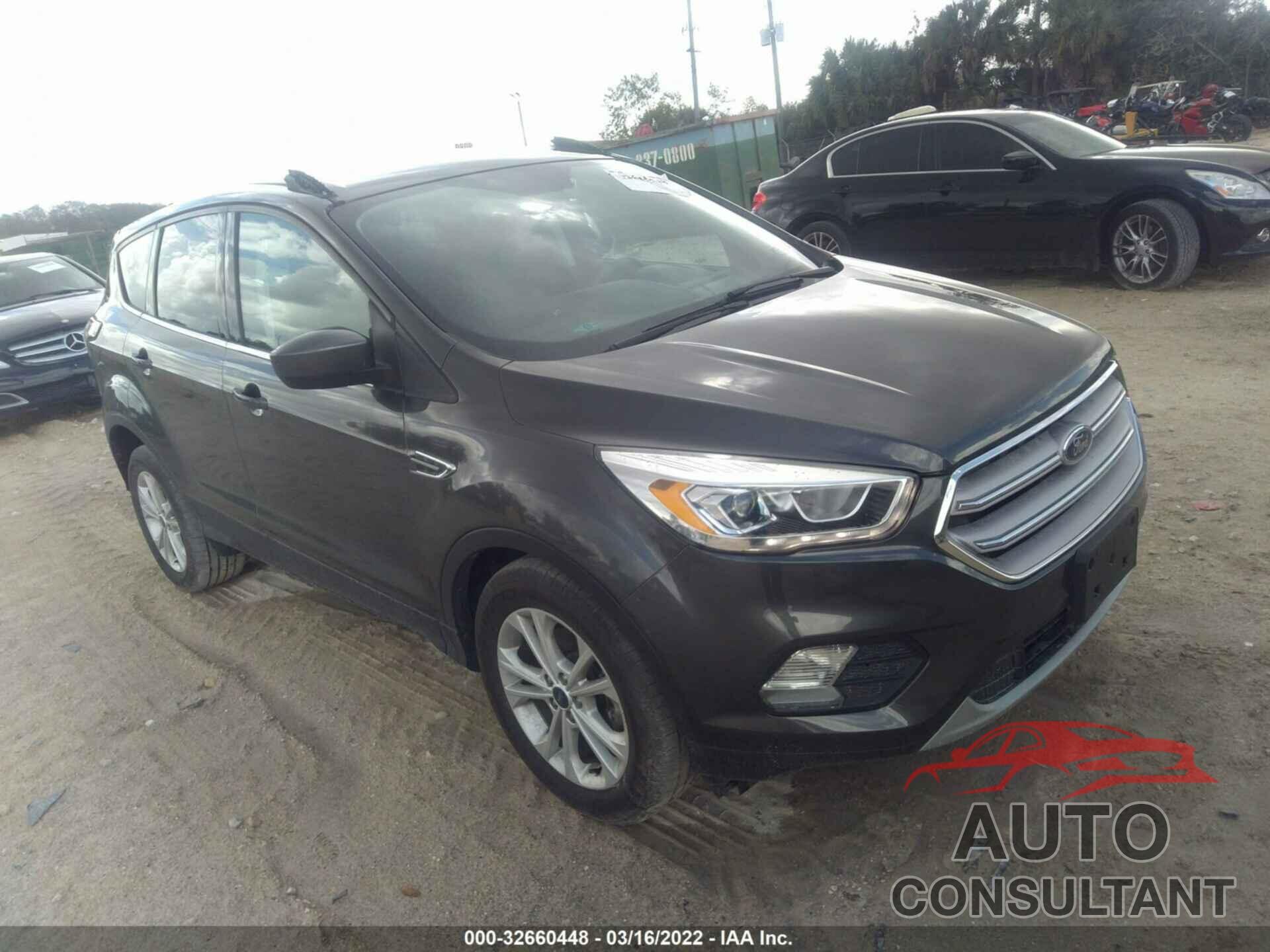 FORD ESCAPE 2017 - 1FMCU0GD6HUD81931