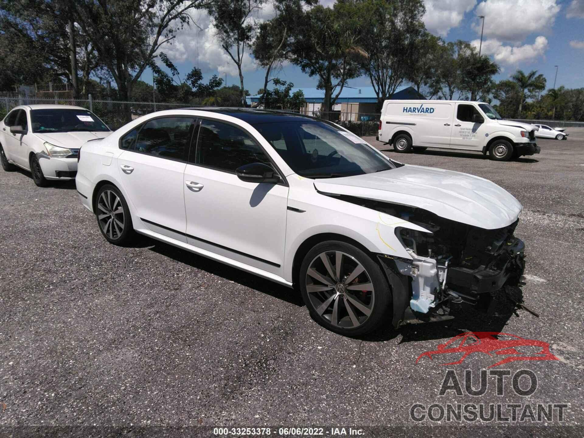 VOLKSWAGEN PASSAT 2018 - 1VWJM7A35JC034345