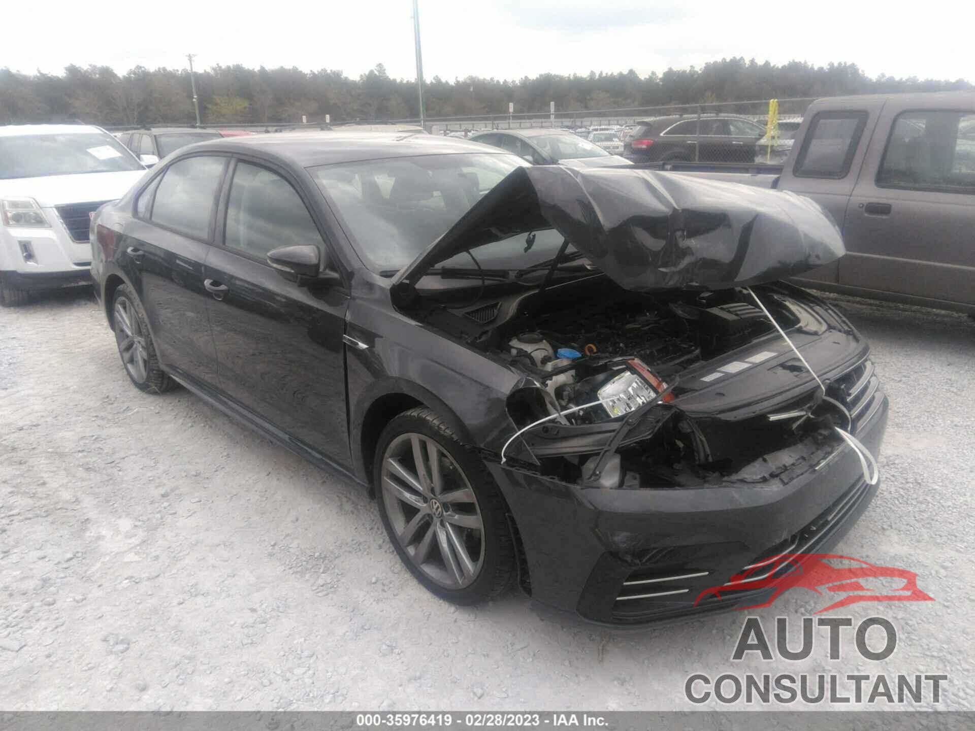 VOLKSWAGEN PASSAT 2018 - 1VWAA7A34JC002687