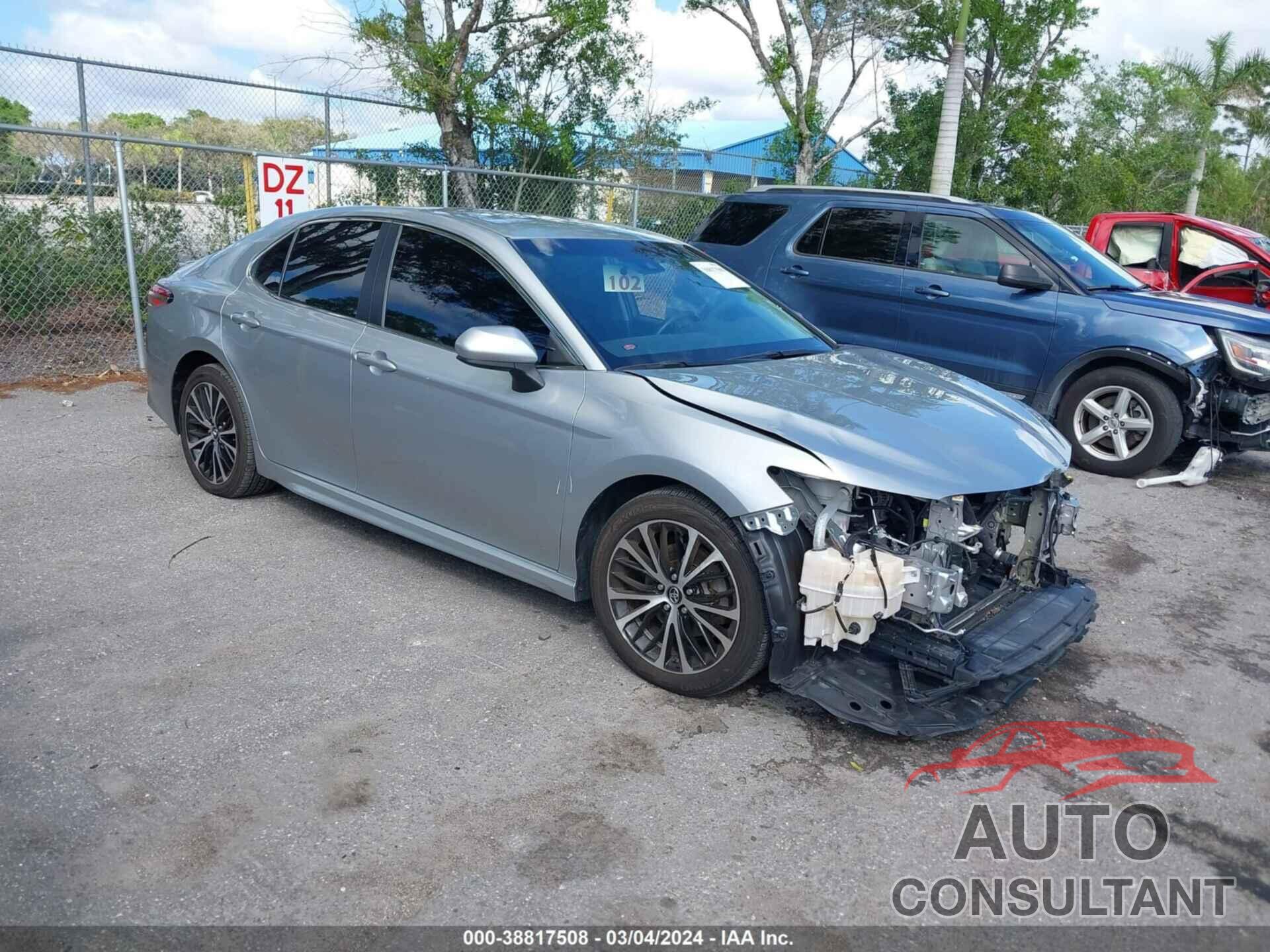TOYOTA CAMRY 2018 - 4T1B11HK7JU625972