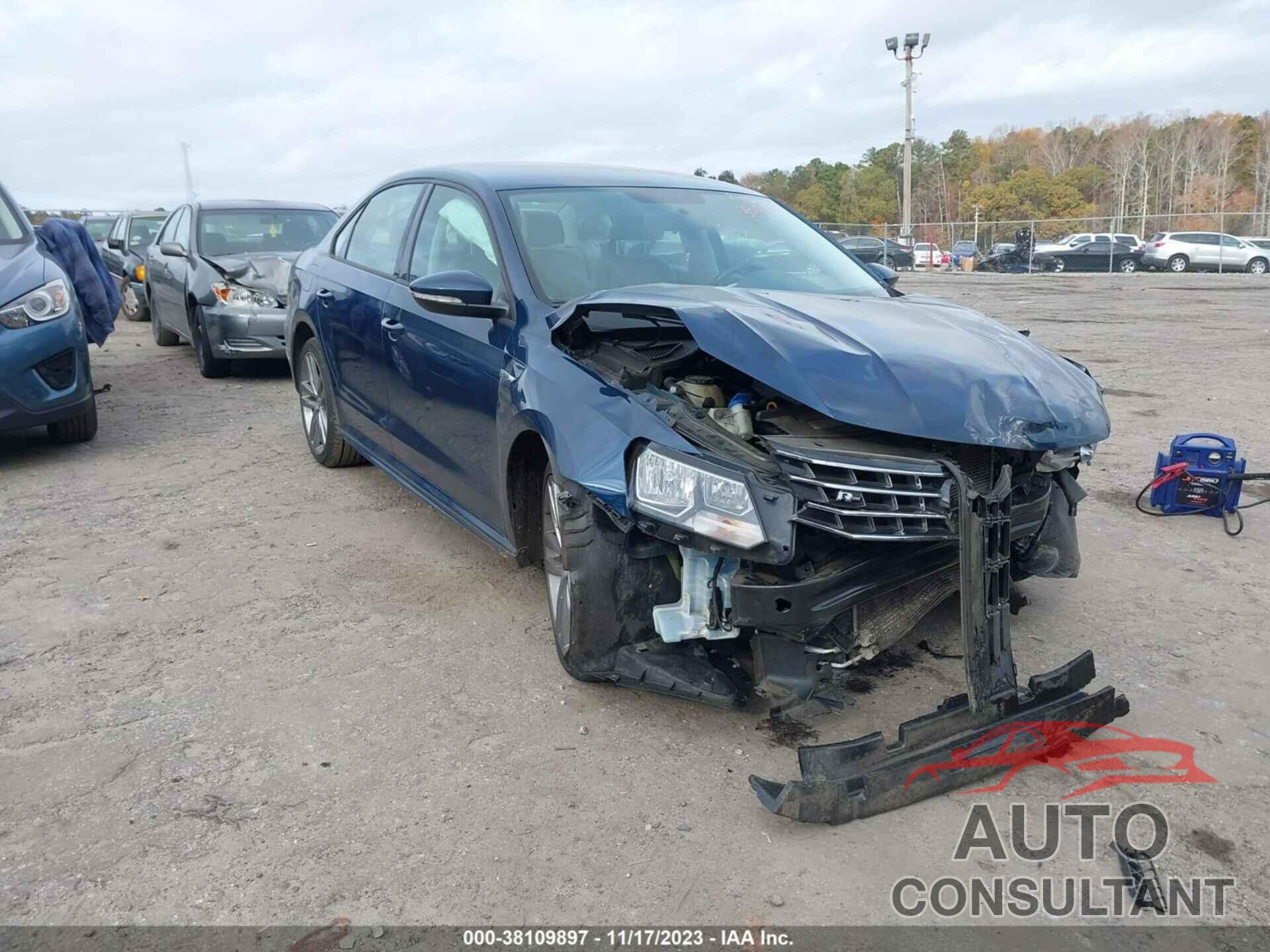 VOLKSWAGEN PASSAT 2018 - 1VWAA7A33JC038516