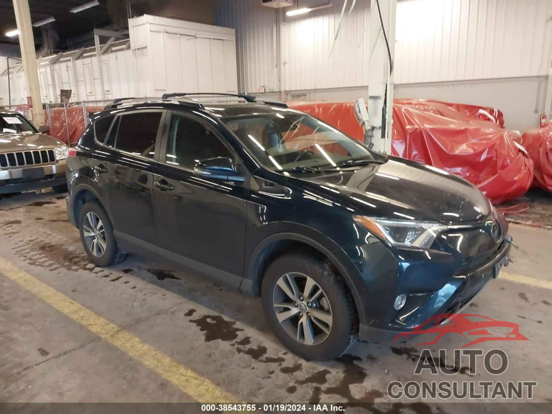 TOYOTA RAV4 2018 - JTMRFREV1JJ223416