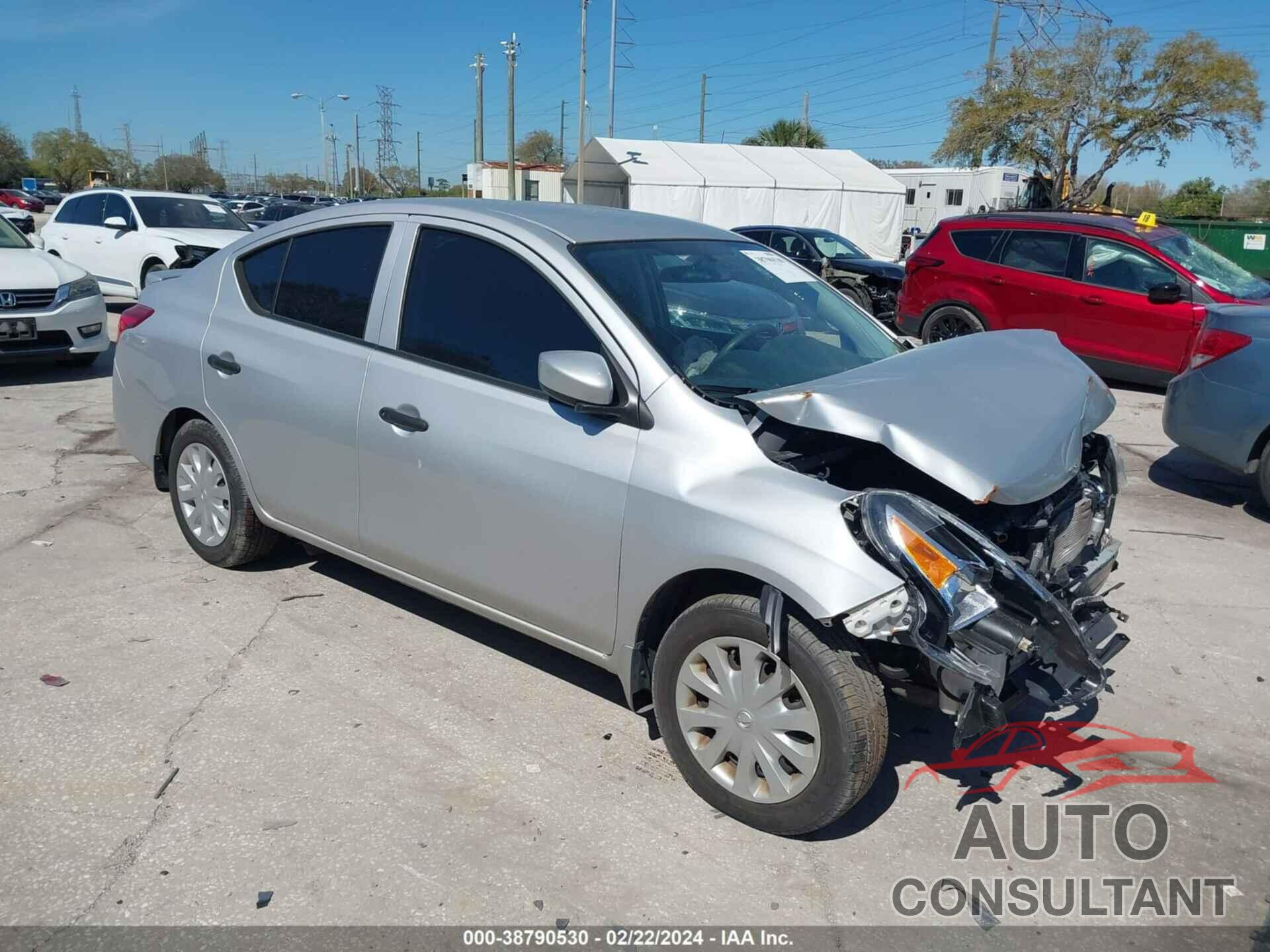 NISSAN VERSA 2018 - 3N1CN7AP9JL812262