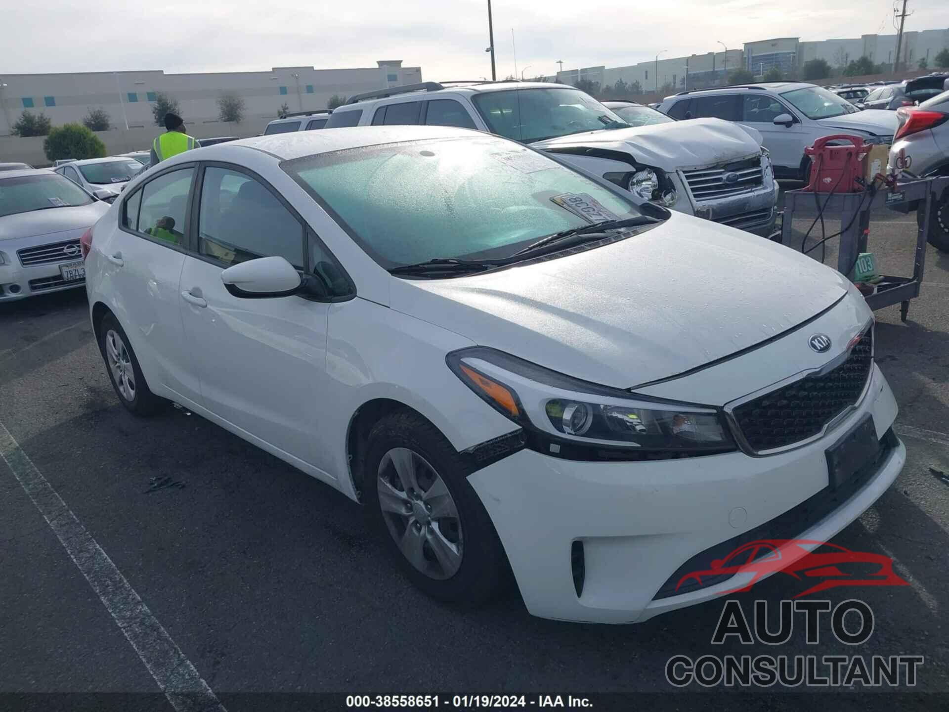 KIA FORTE 2018 - 3KPFK4A74JE168546