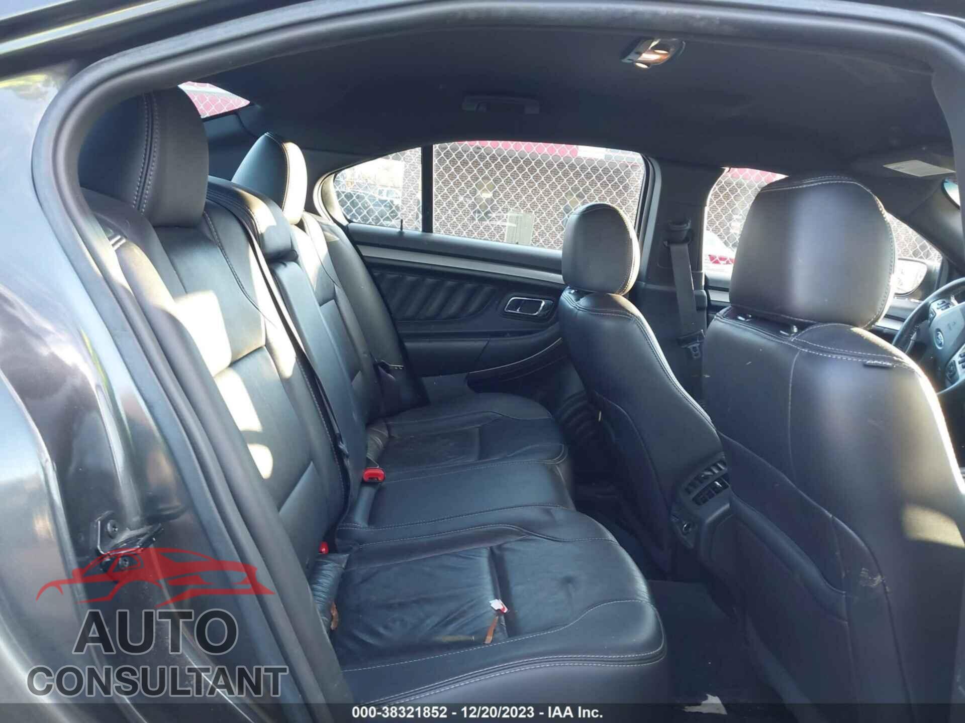 FORD TAURUS 2018 - 1FAHP2E83JG108703