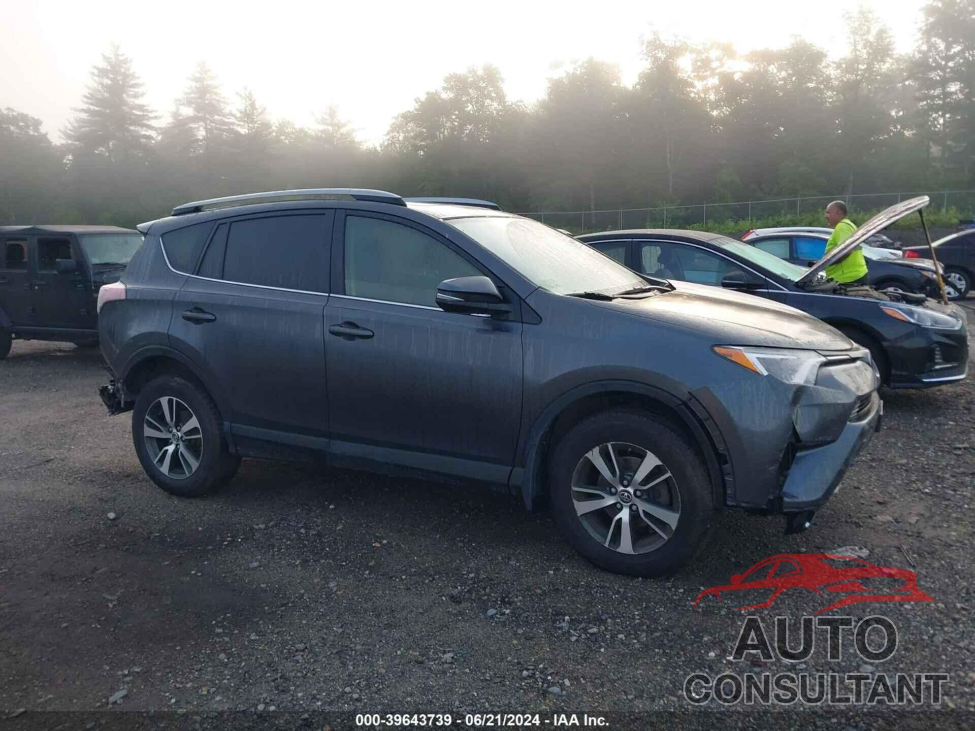 TOYOTA RAV4 2017 - JTMRFREV8HD201759