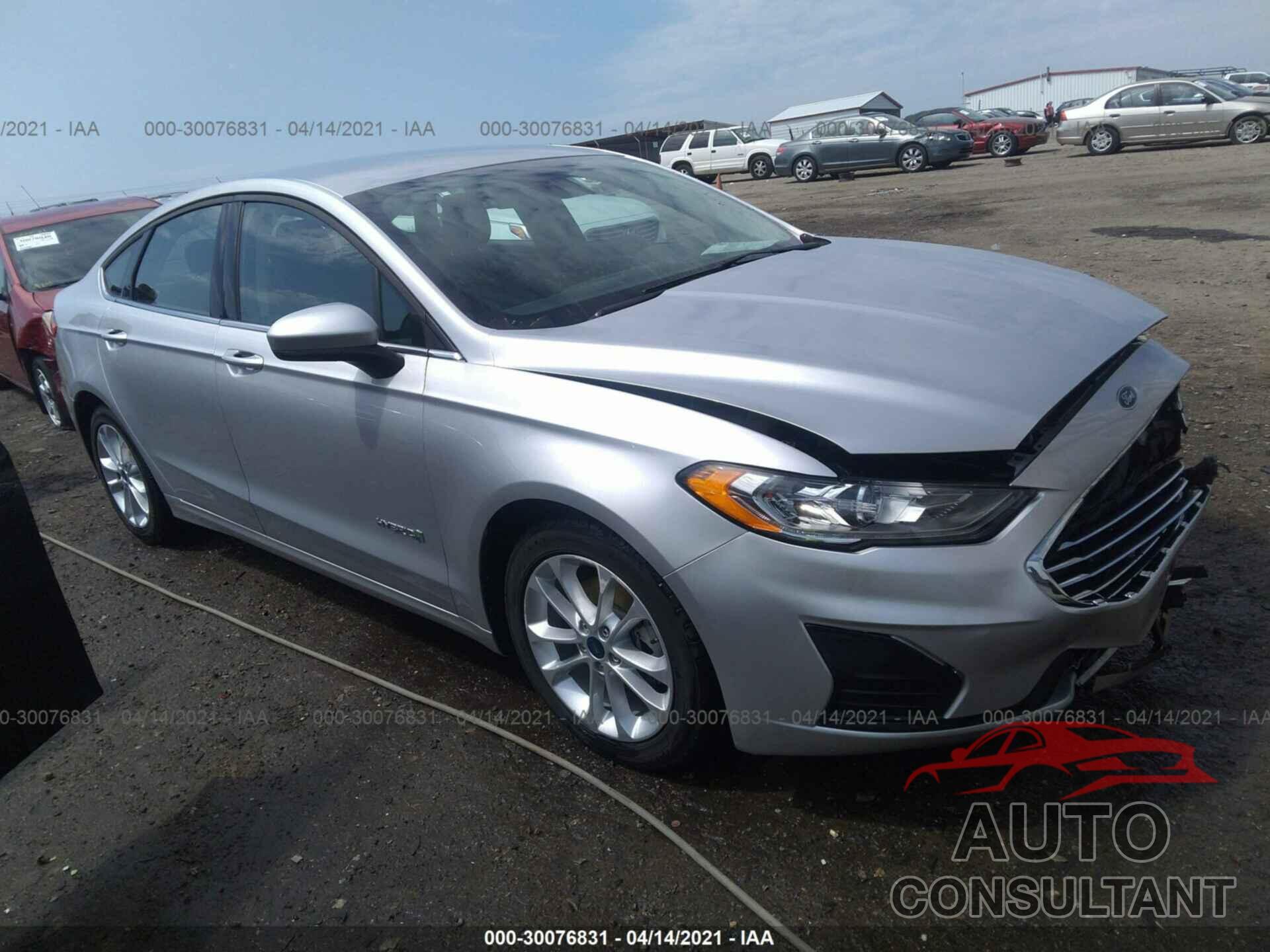 FORD FUSION HYBRID 2019 - 3FA6P0LU8KR182382