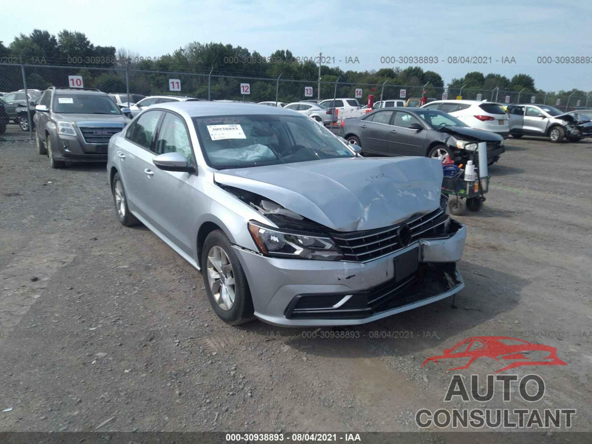 VOLKSWAGEN PASSAT 2018 - 1VWAA7A39JC045602
