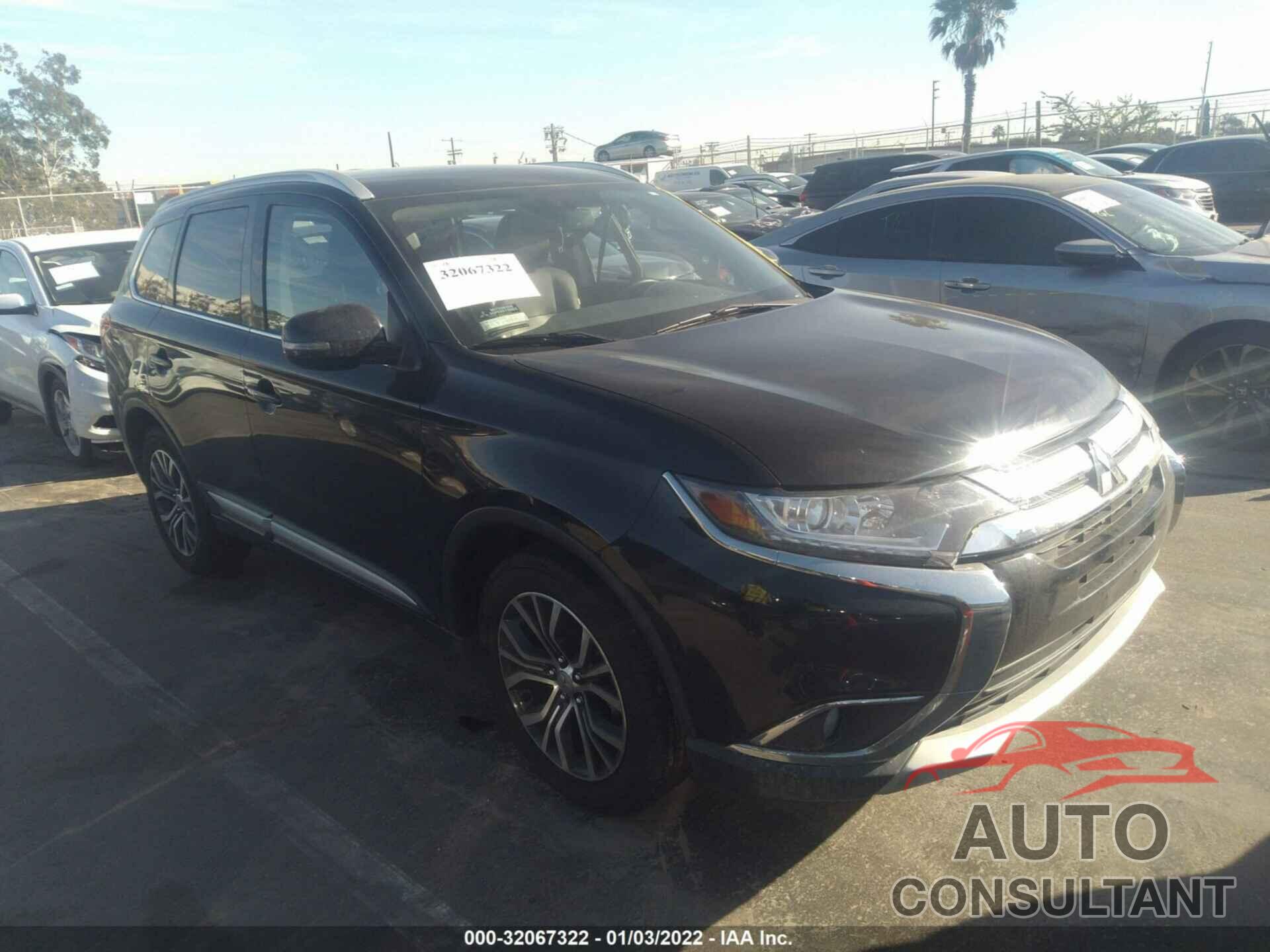 MITSUBISHI OUTLANDER 2018 - JA4AD3A32JJ001465