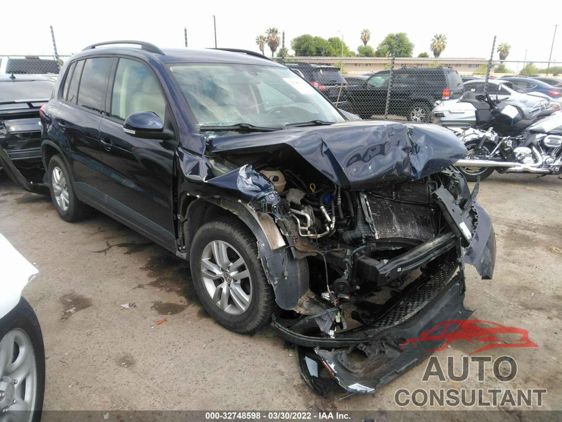 VOLKSWAGEN TIGUAN 2016 - WVGBV7AX0GW000792