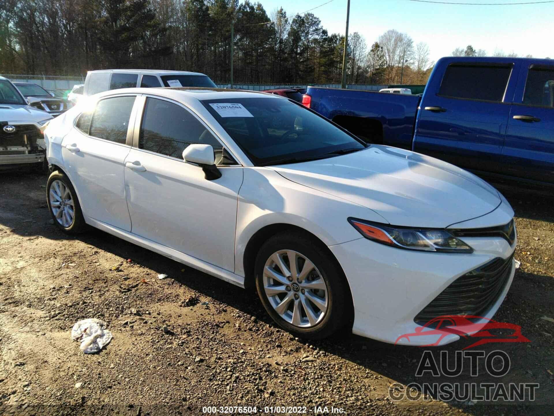 TOYOTA CAMRY 2018 - 4T1B11HK6JU647560
