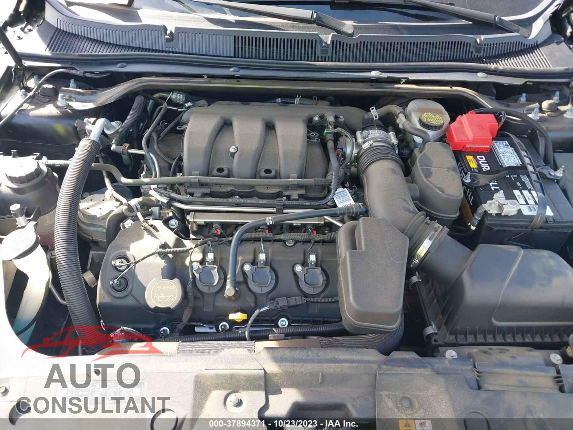 FORD TAURUS 2018 - 1FAHP2E85JG110954