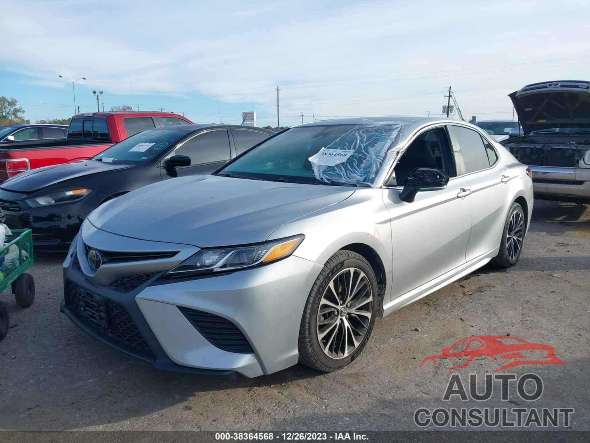 TOYOTA CAMRY 2018 - 4T1B11HK8JU100063