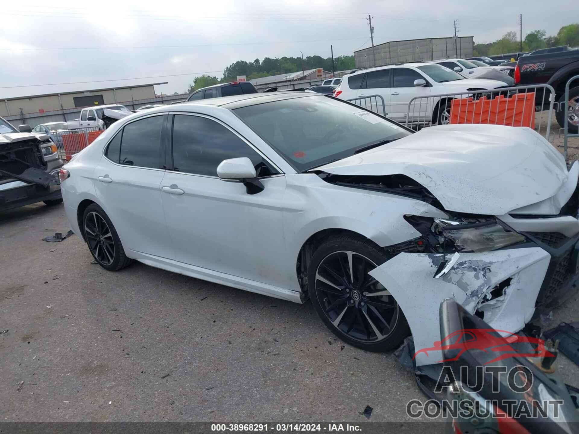 TOYOTA CAMRY 2018 - 4T1B61HK0JU012271