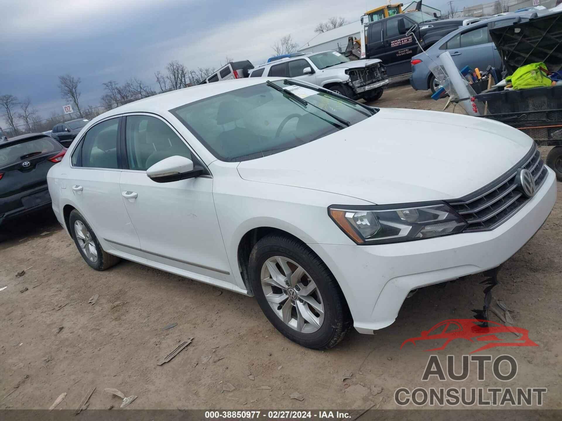 VOLKSWAGEN PASSAT 2017 - 1VWAT7A33HC031795