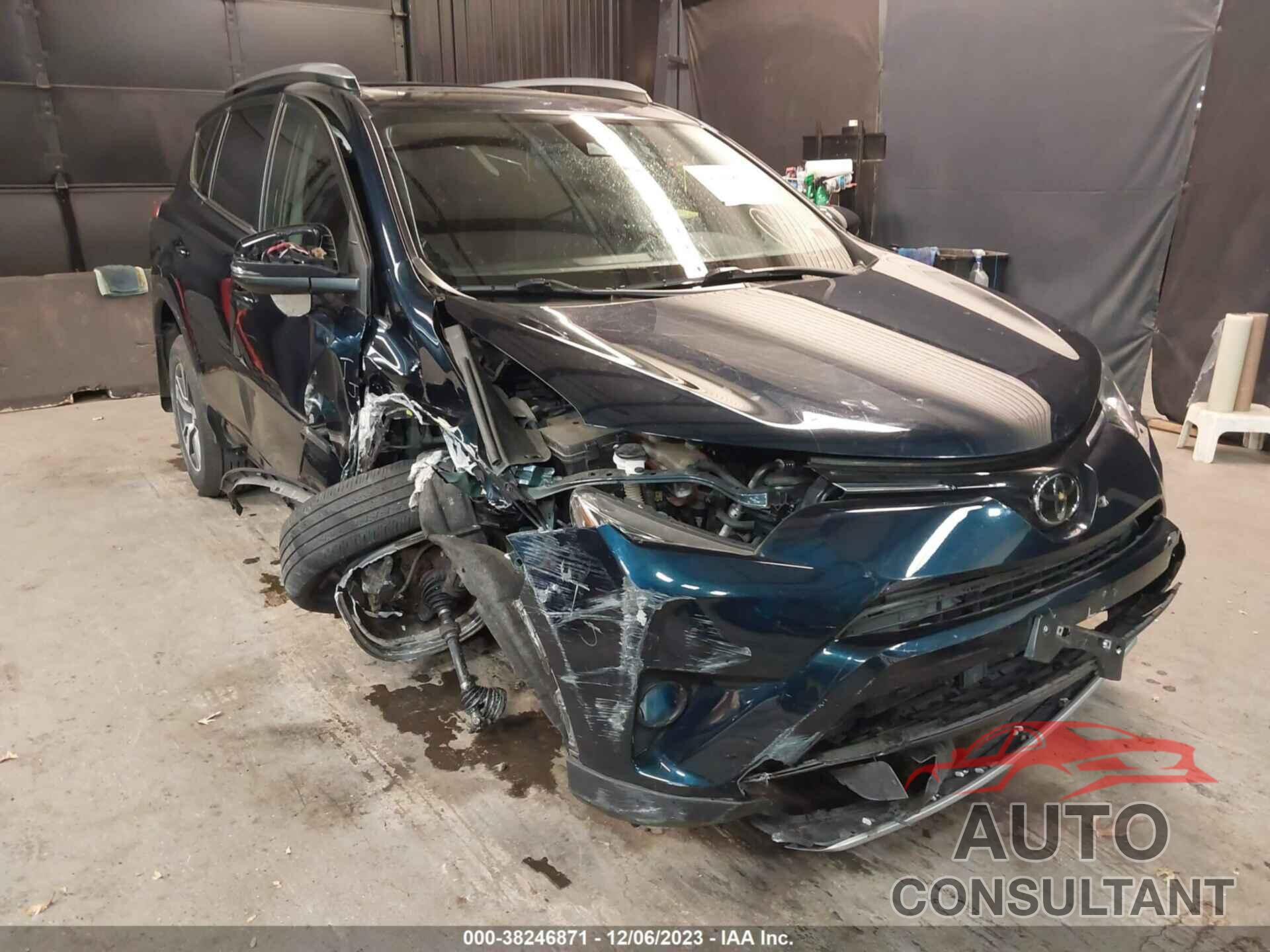 TOYOTA RAV4 2018 - JTMRFREV9JJ253828