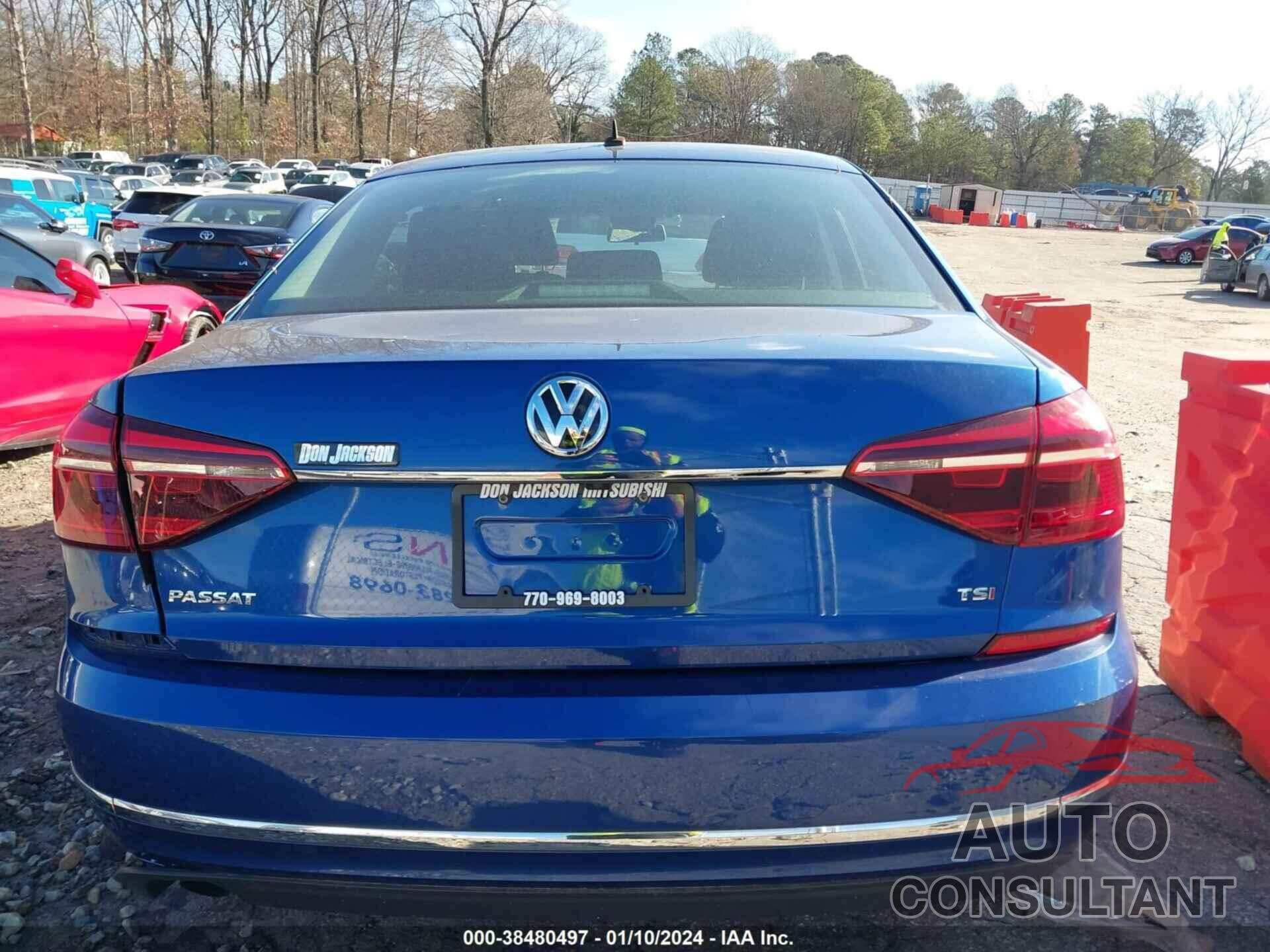 VOLKSWAGEN PASSAT 2017 - 1VWAT7A34HC007571