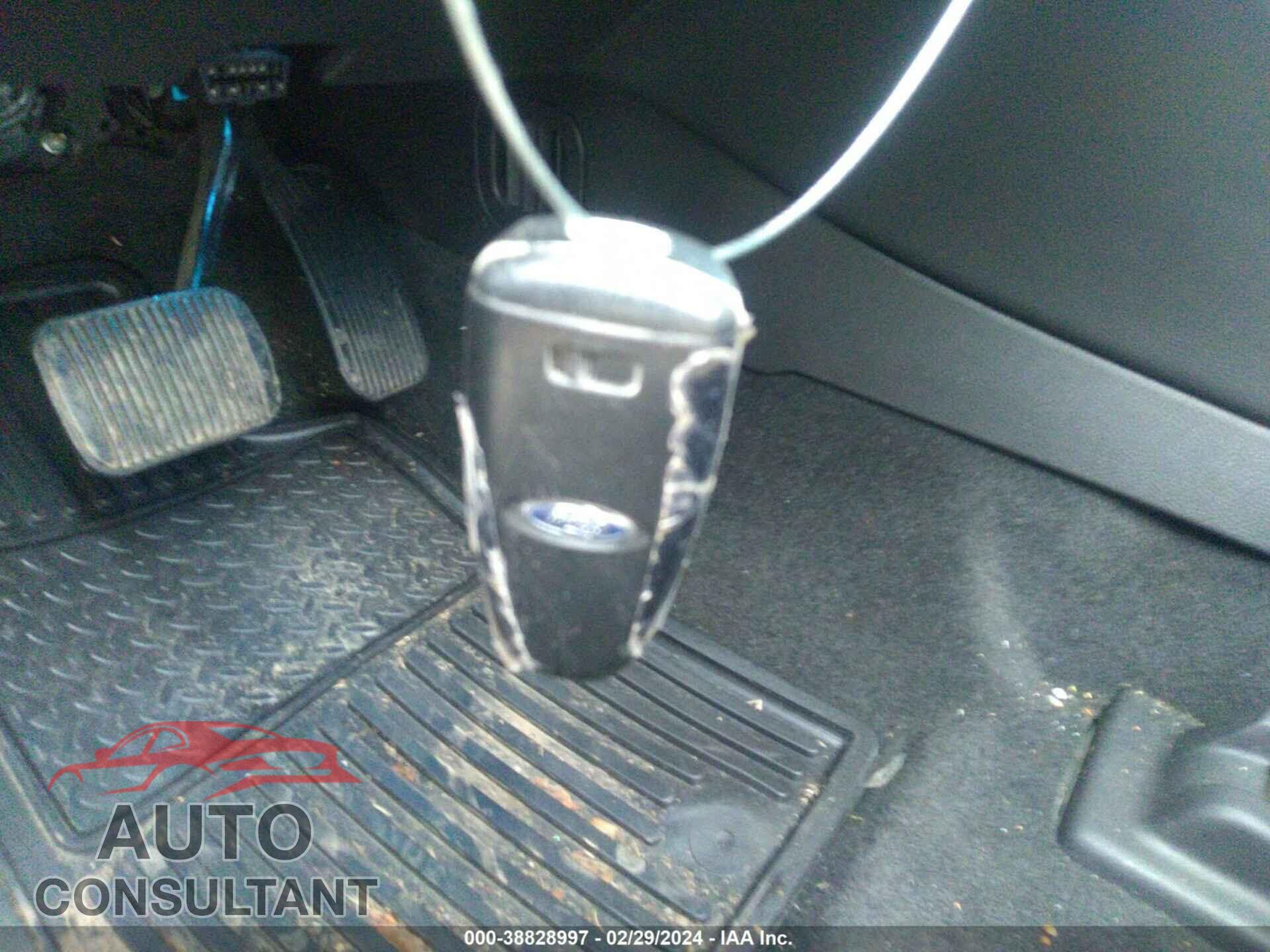 FORD TAURUS 2017 - 1FAHP2F86HG117825