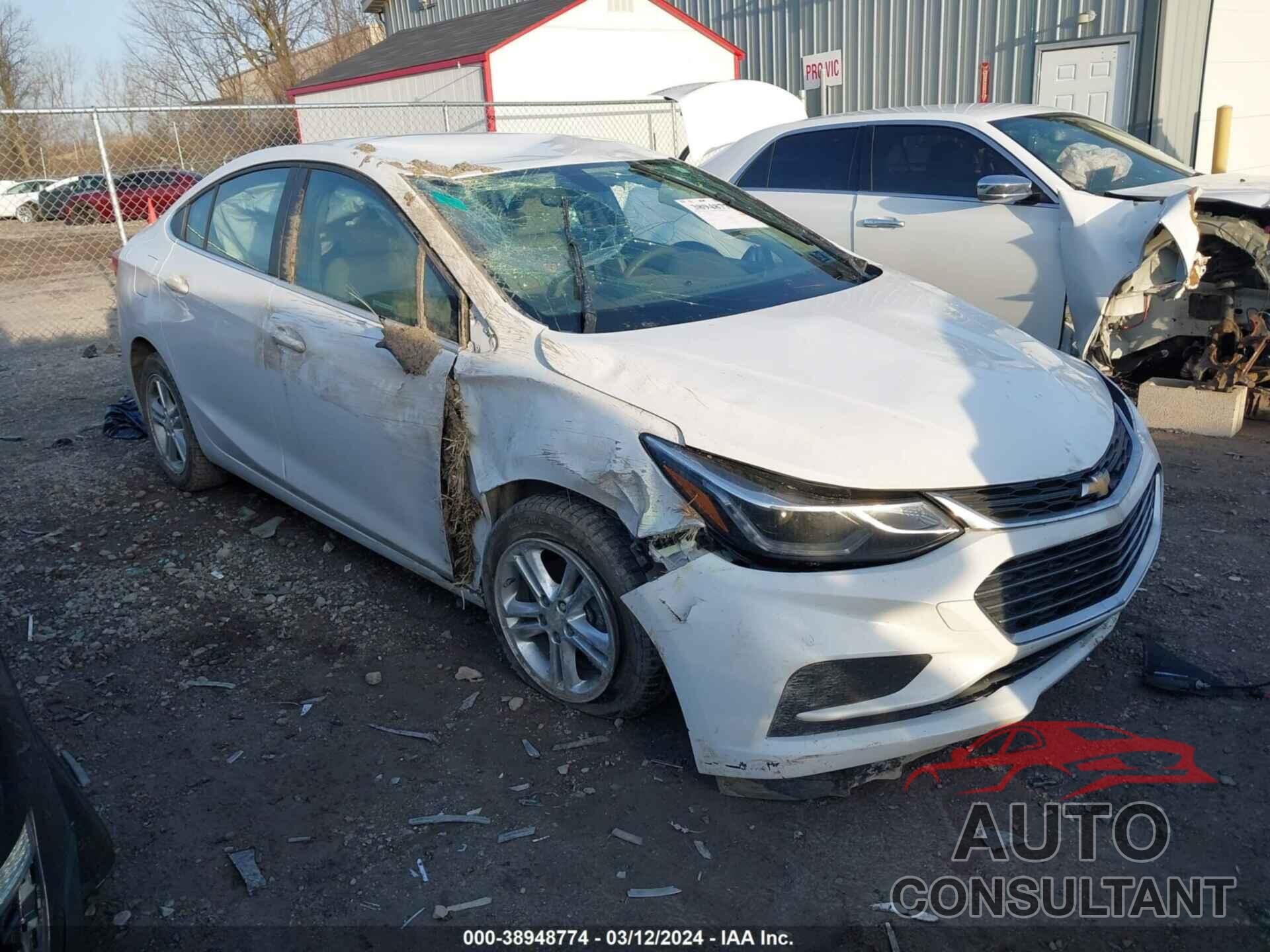 CHEVROLET CRUZE 2018 - 1G1BE5SM1J7120401