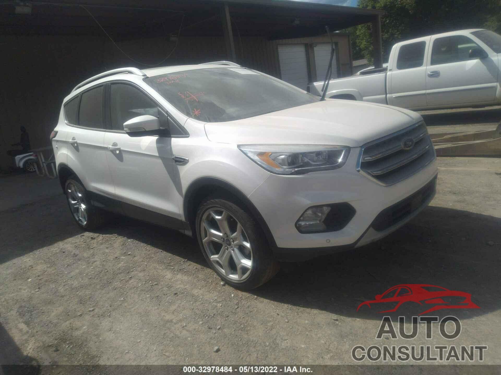 FORD ESCAPE 2018 - 1FMCU9J90JUD18001