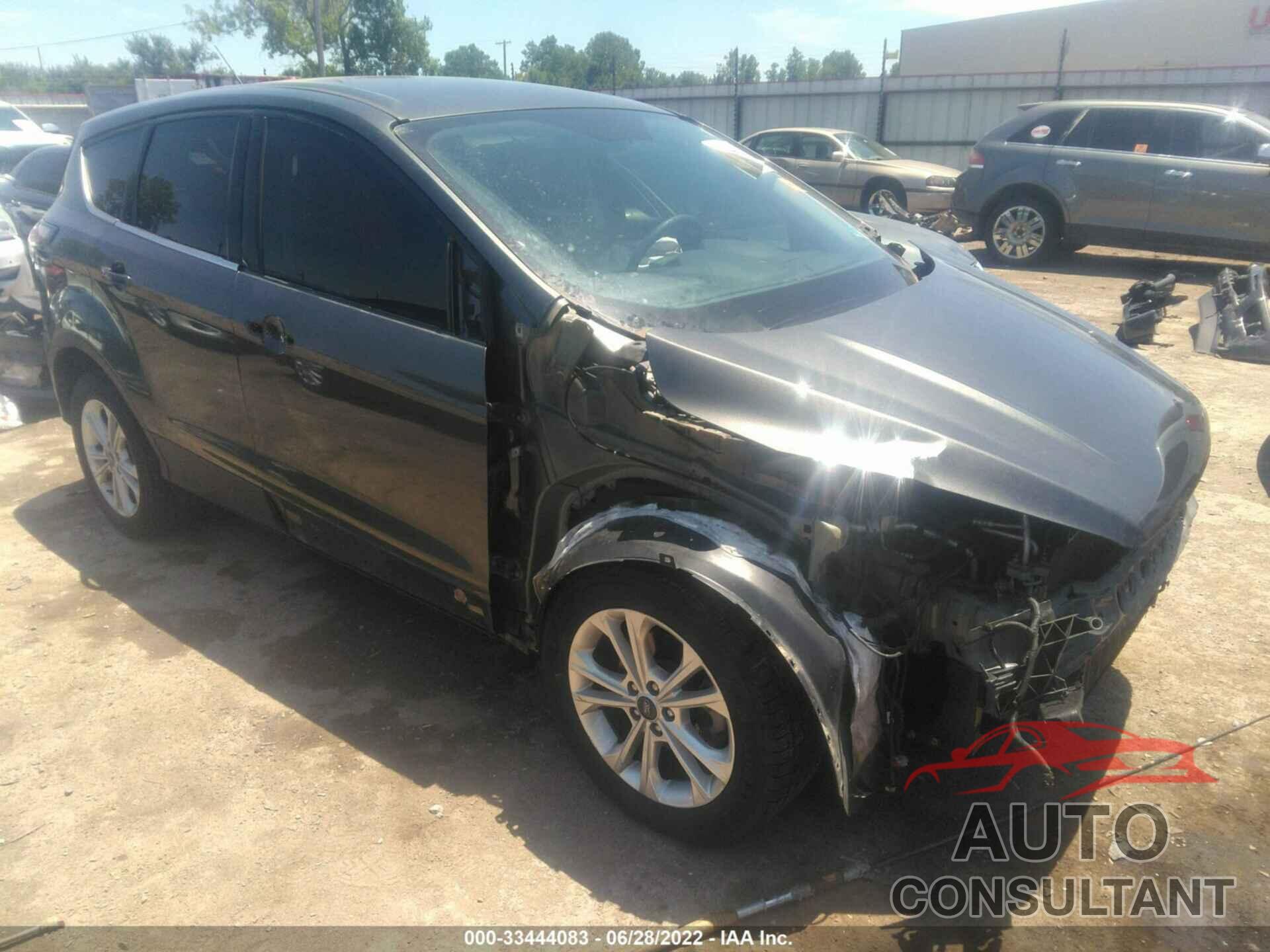 FORD ESCAPE 2017 - 1FMCU0GD6HUD08882