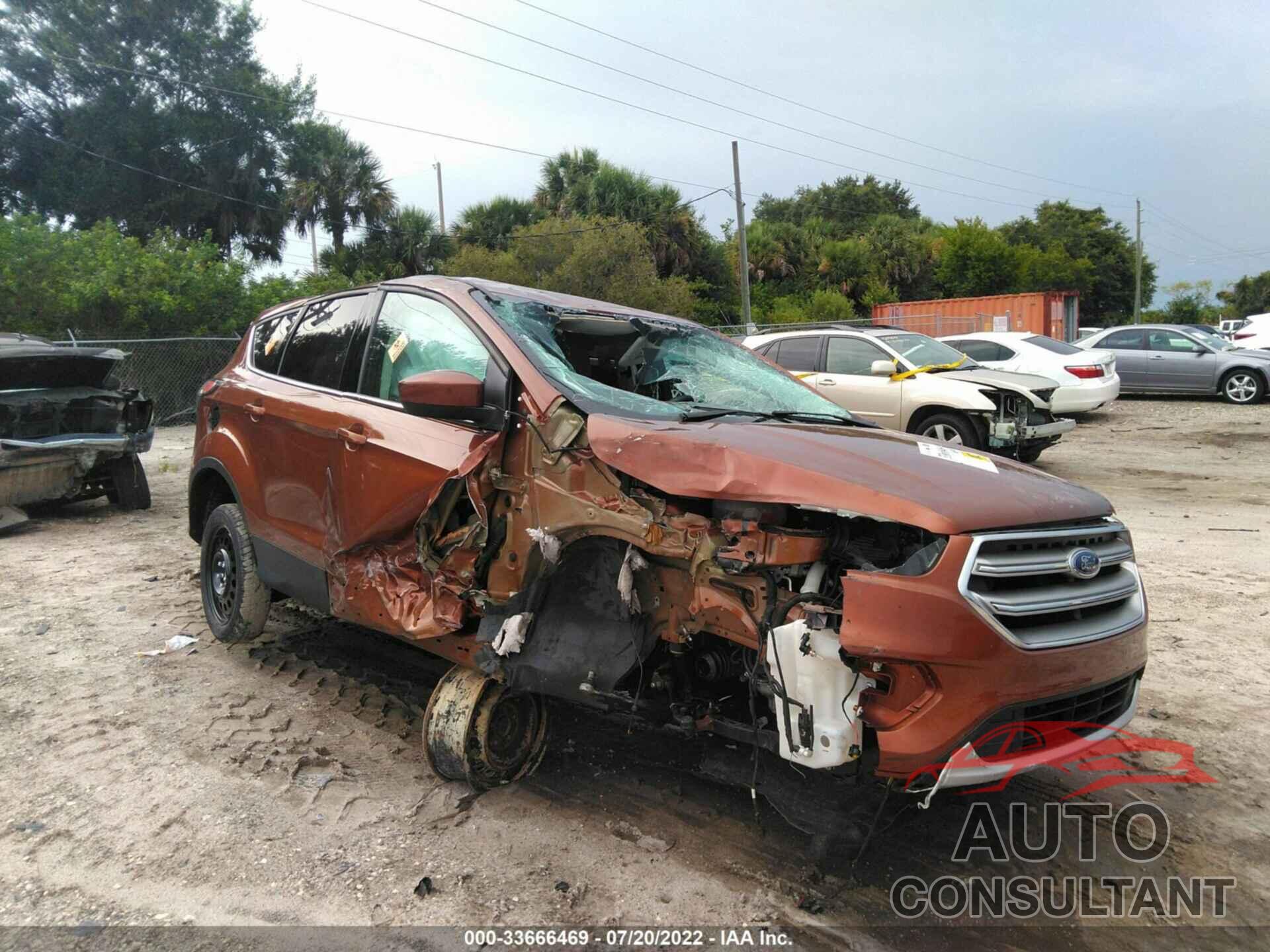 FORD ESCAPE 2017 - 1FMCU0GD7HUA76230
