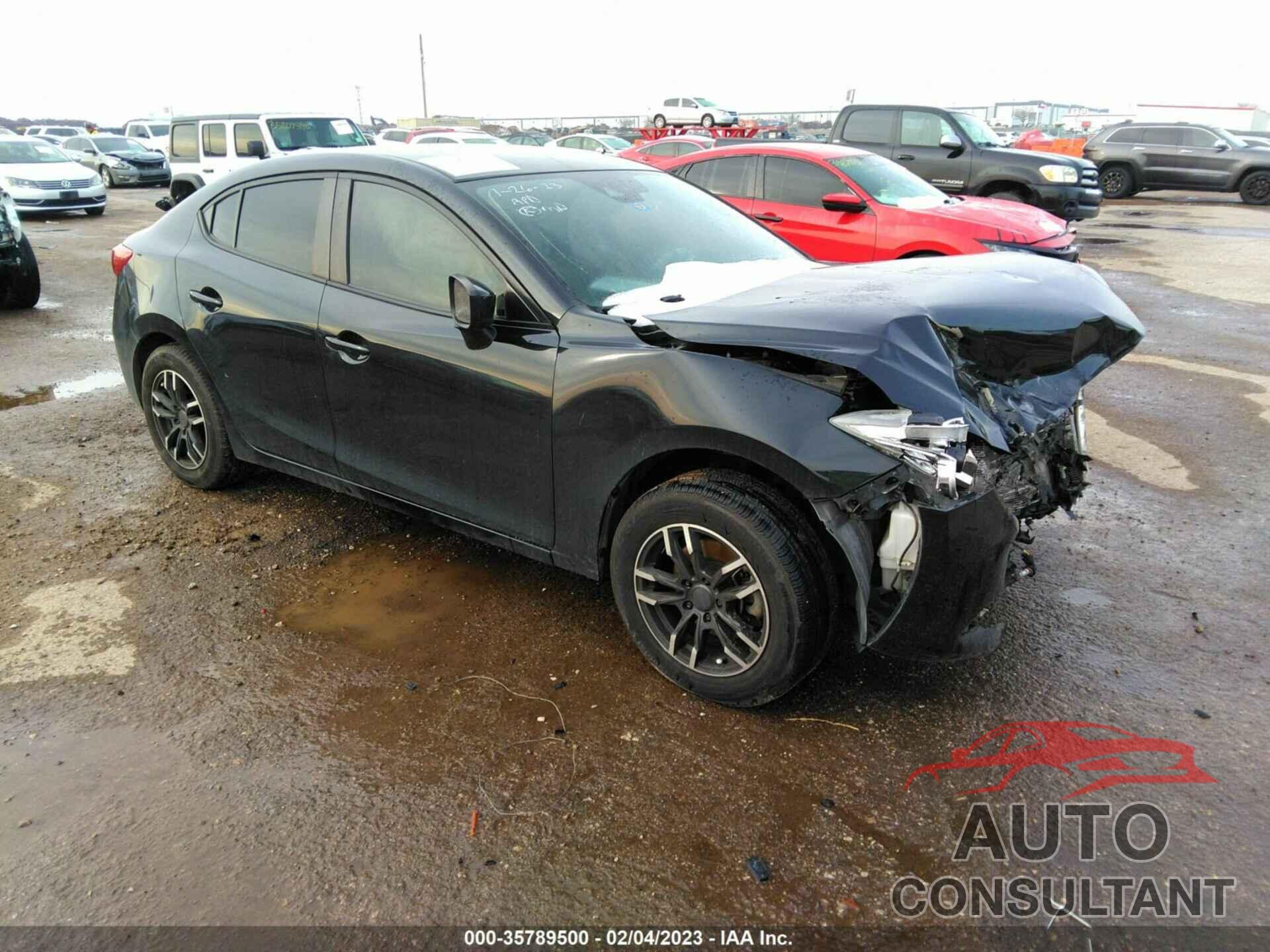 MAZDA MAZDA3 4-DOOR 2018 - 3MZBN1U70JM184763