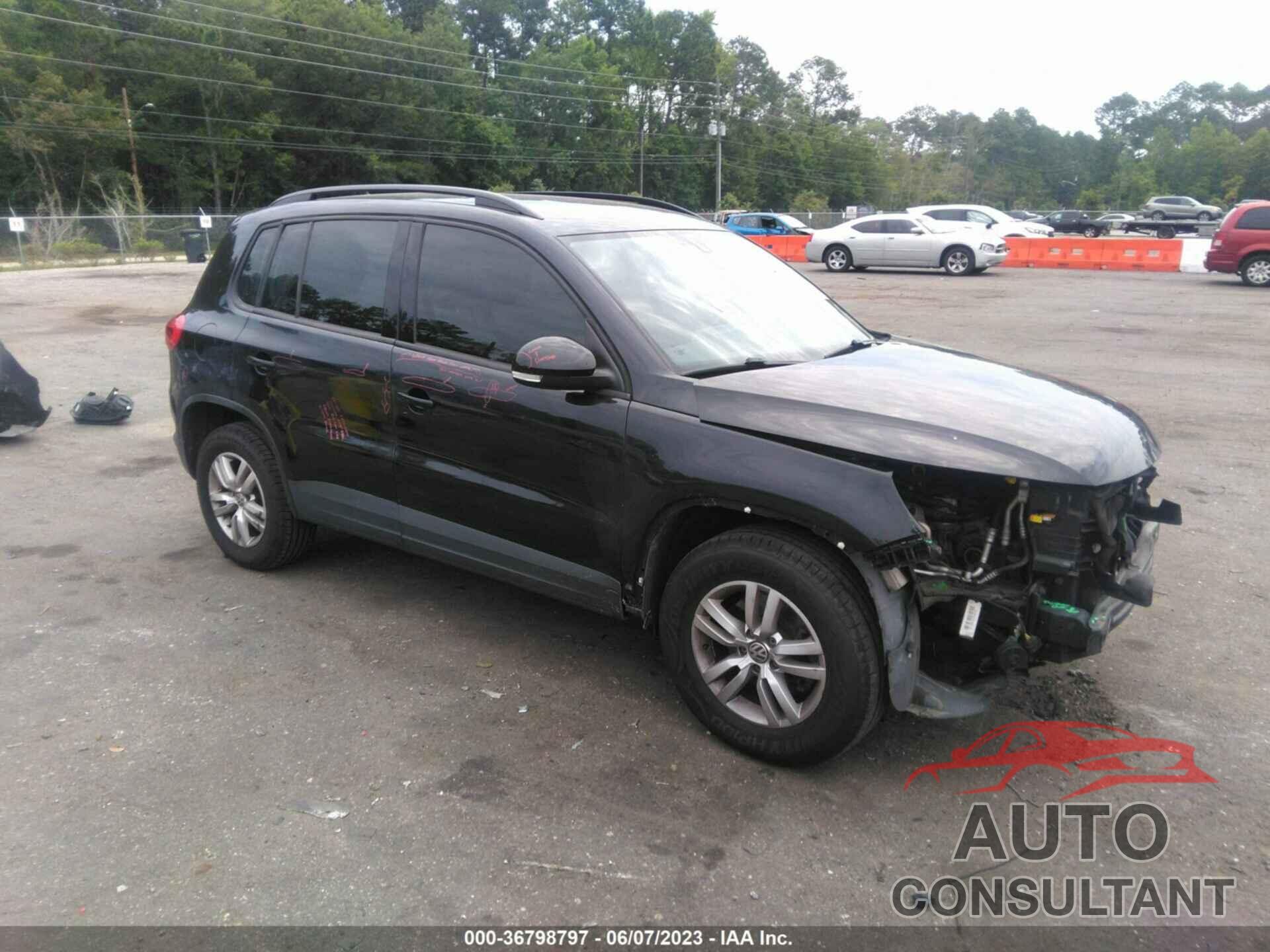 VOLKSWAGEN TIGUAN 2017 - WVGBV7AX1HK032756