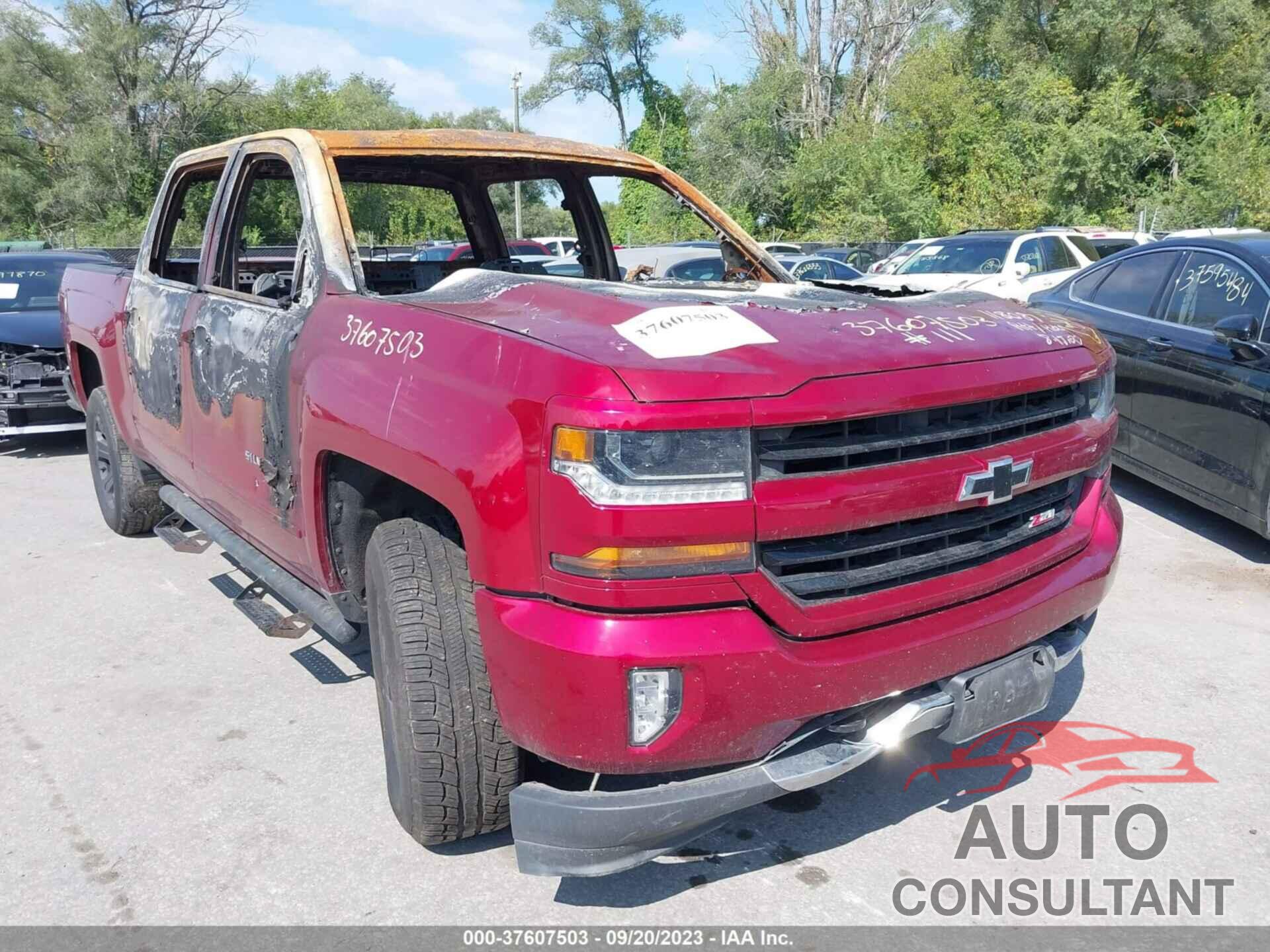 CHEVROLET SILVERADO 1500 2018 - 3GCUKREC6JG560816