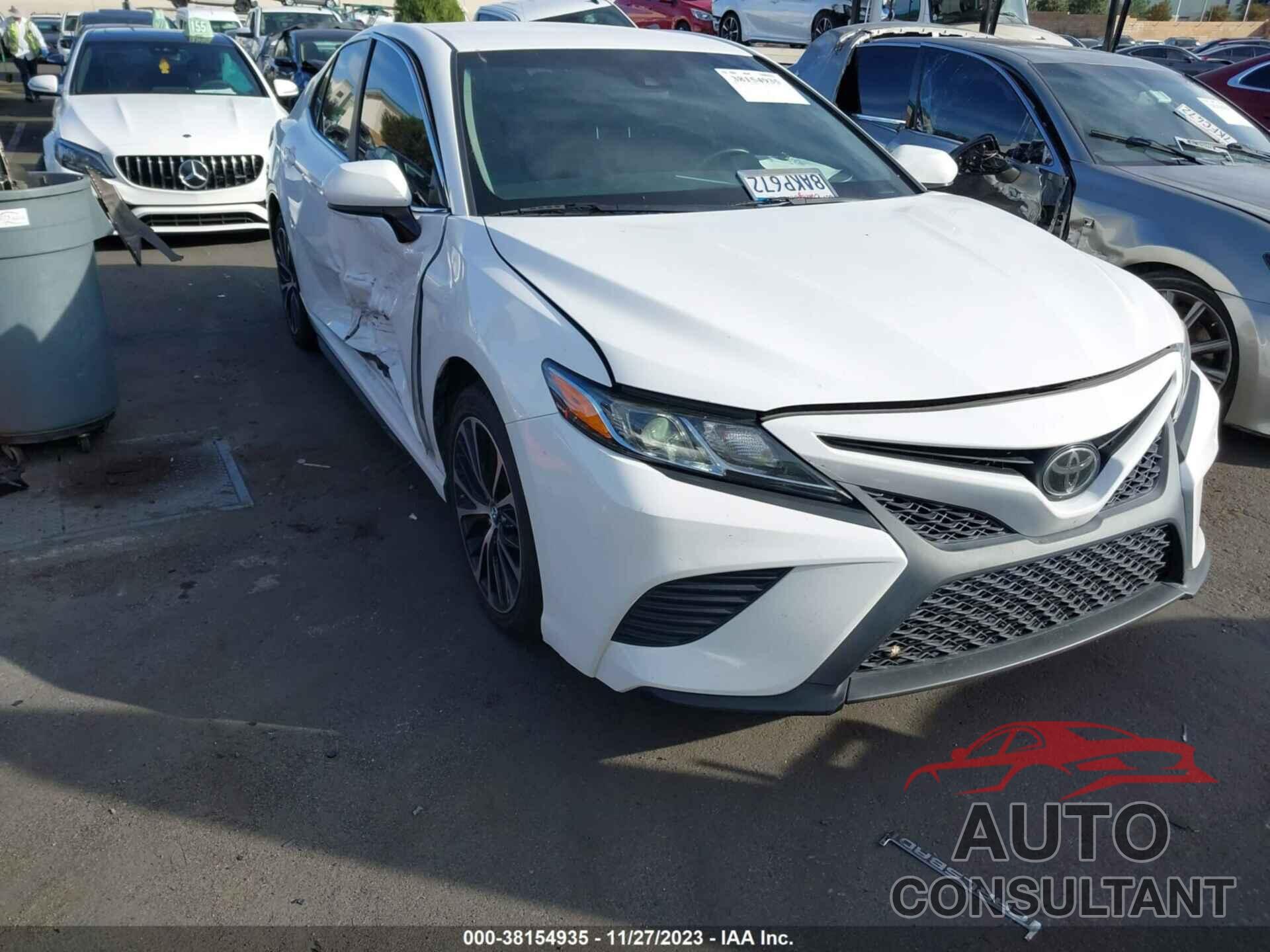 TOYOTA CAMRY 2018 - 4T1B11HK1JU522384
