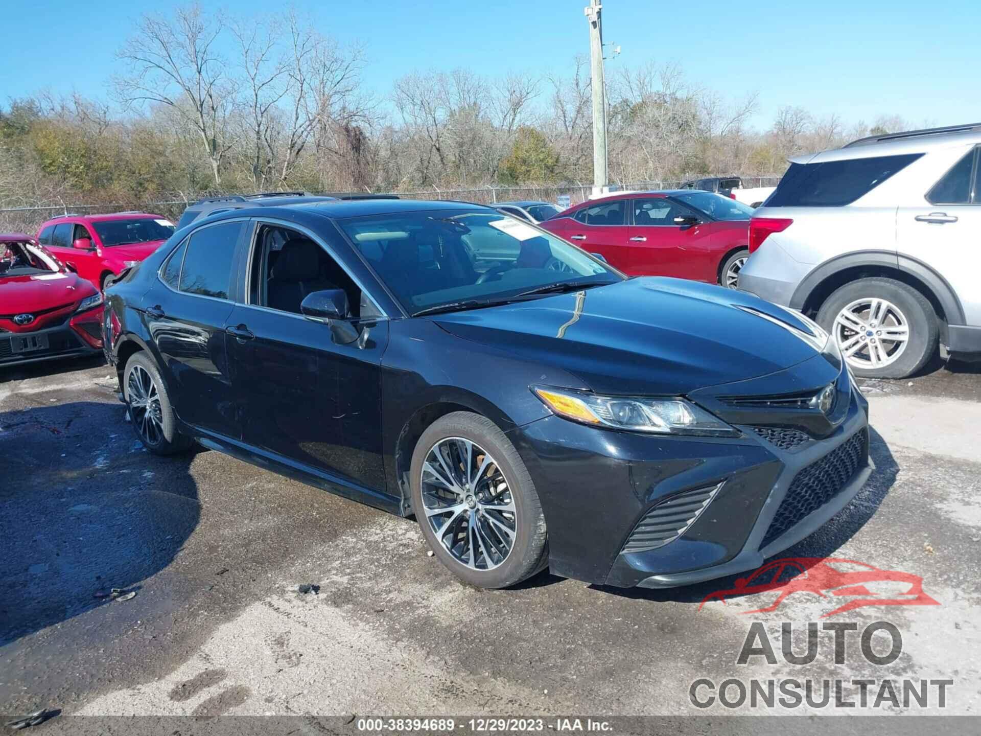 TOYOTA CAMRY 2018 - 4T1B11HK2JU572680