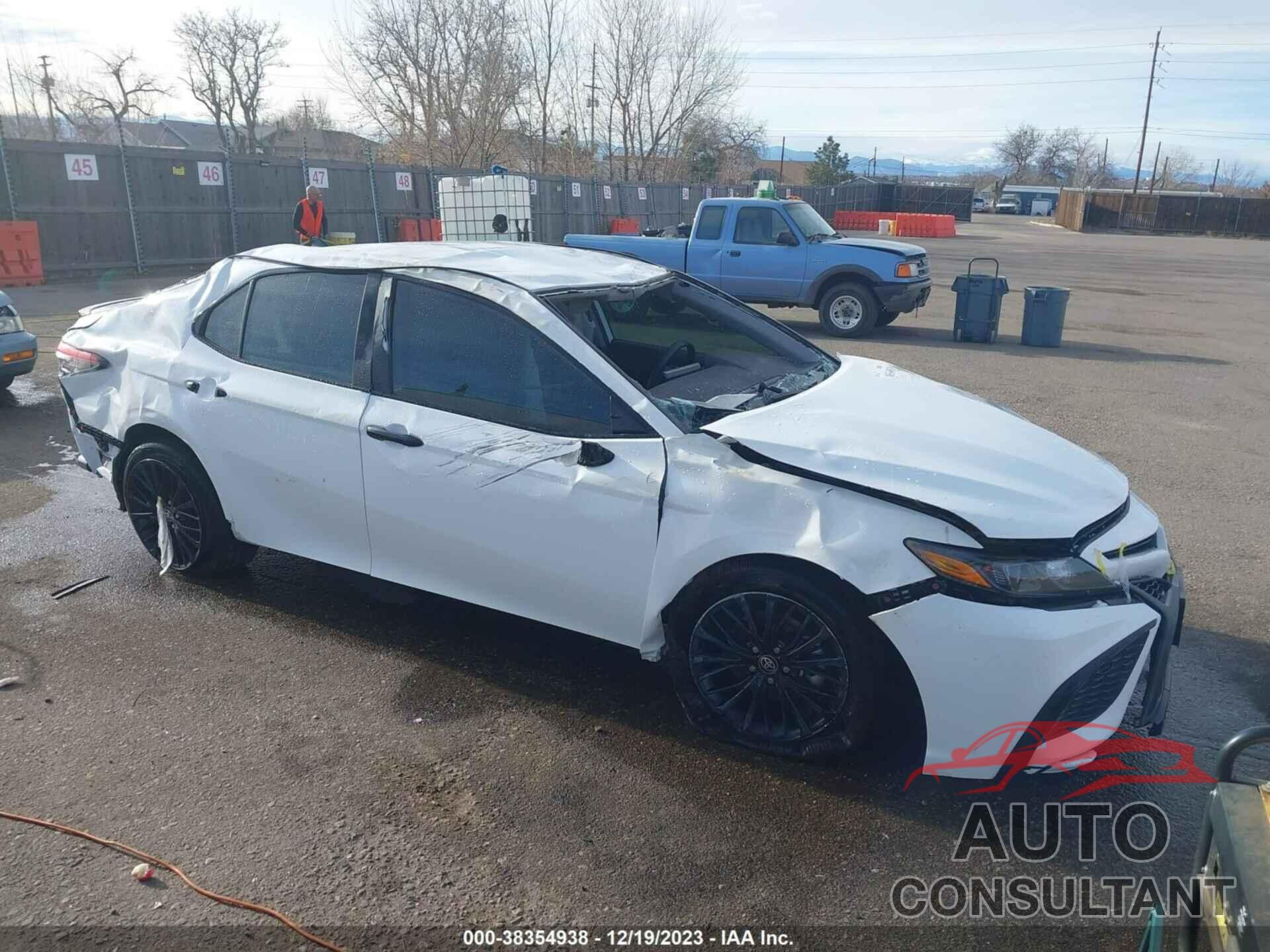 TOYOTA CAMRY 2022 - 4T1G11BK5NU052171
