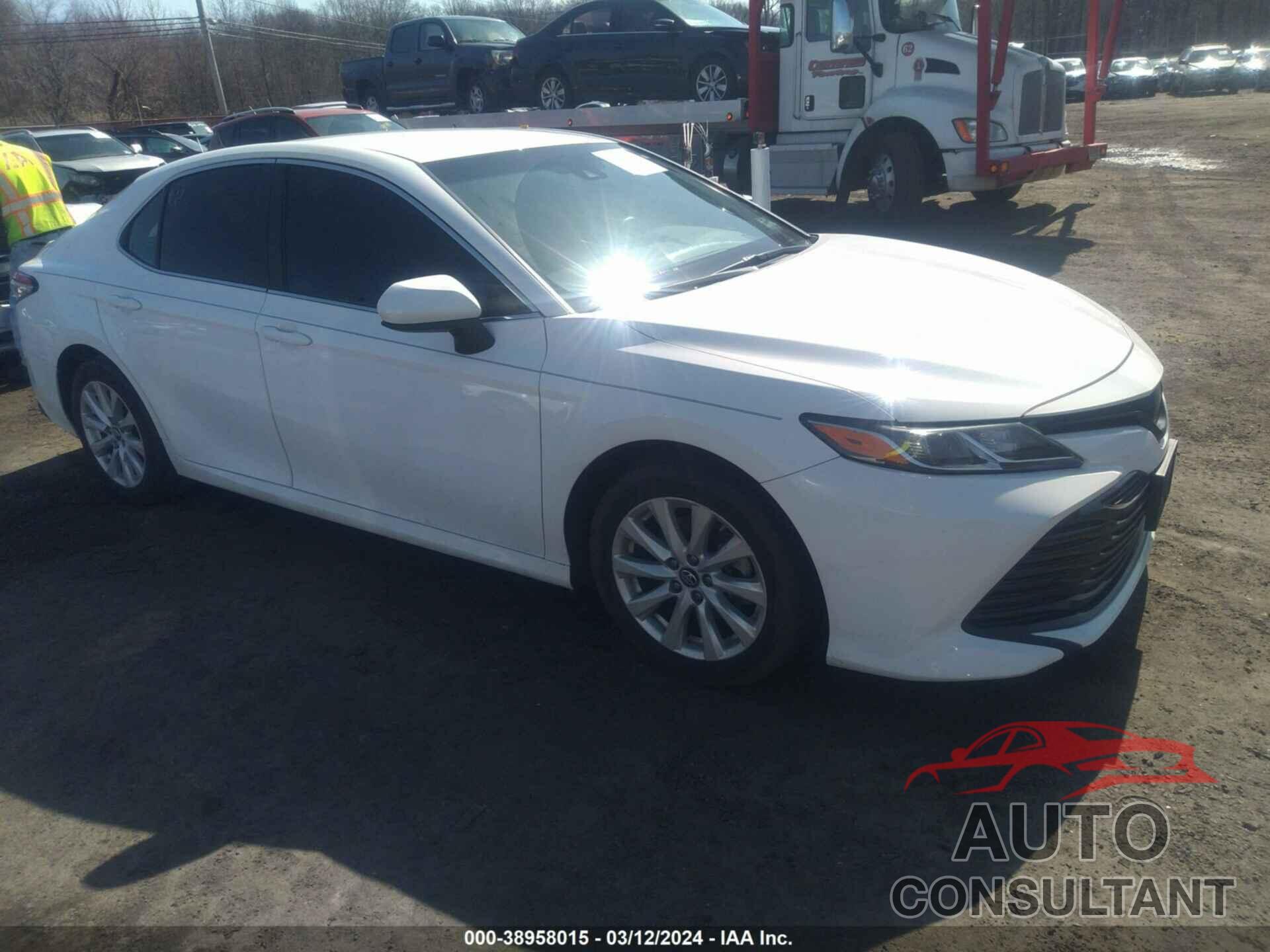 TOYOTA CAMRY 2018 - 4T1B11HKXJU081032