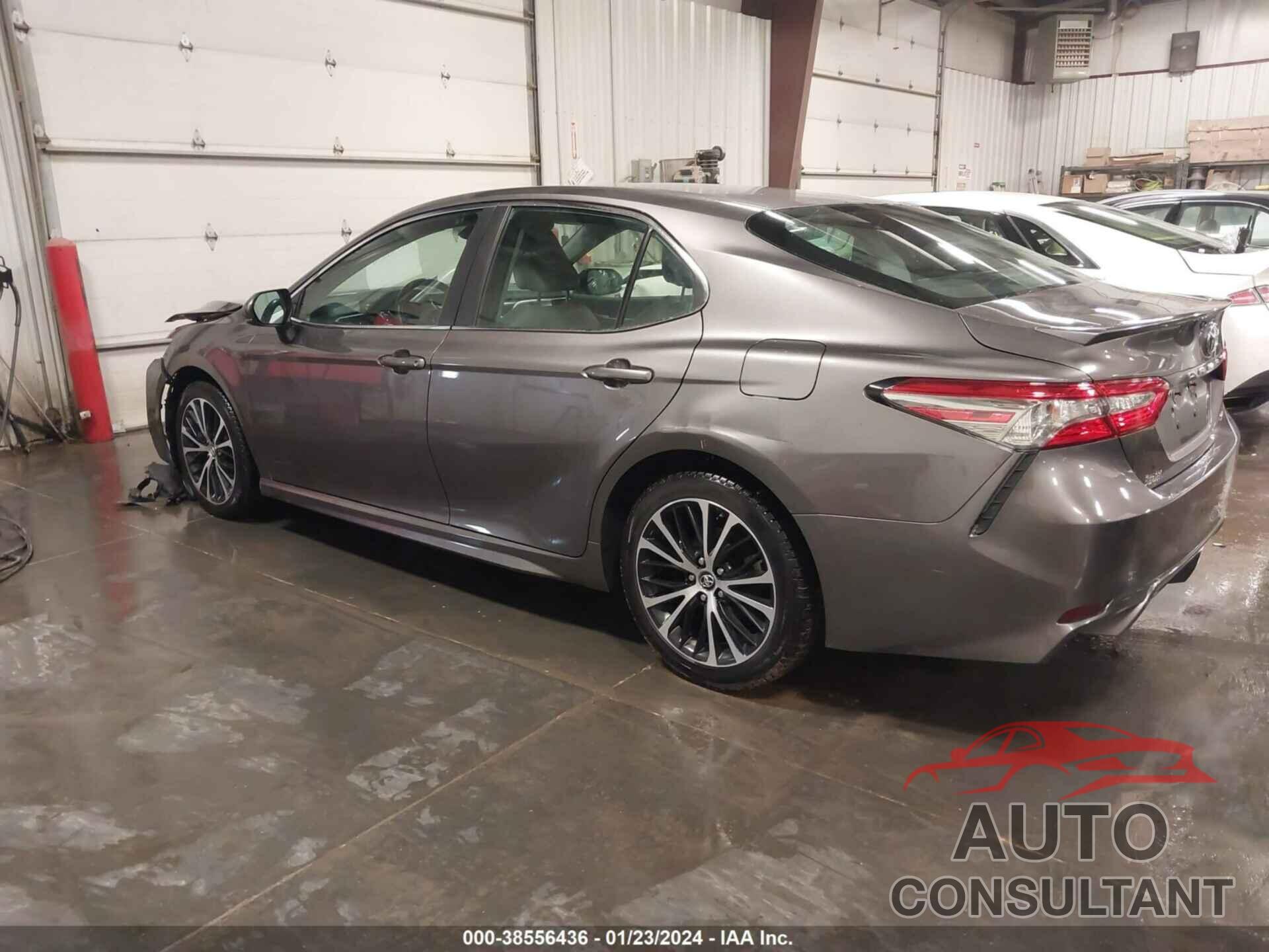 TOYOTA CAMRY 2018 - 4T1B11HK7JU018440